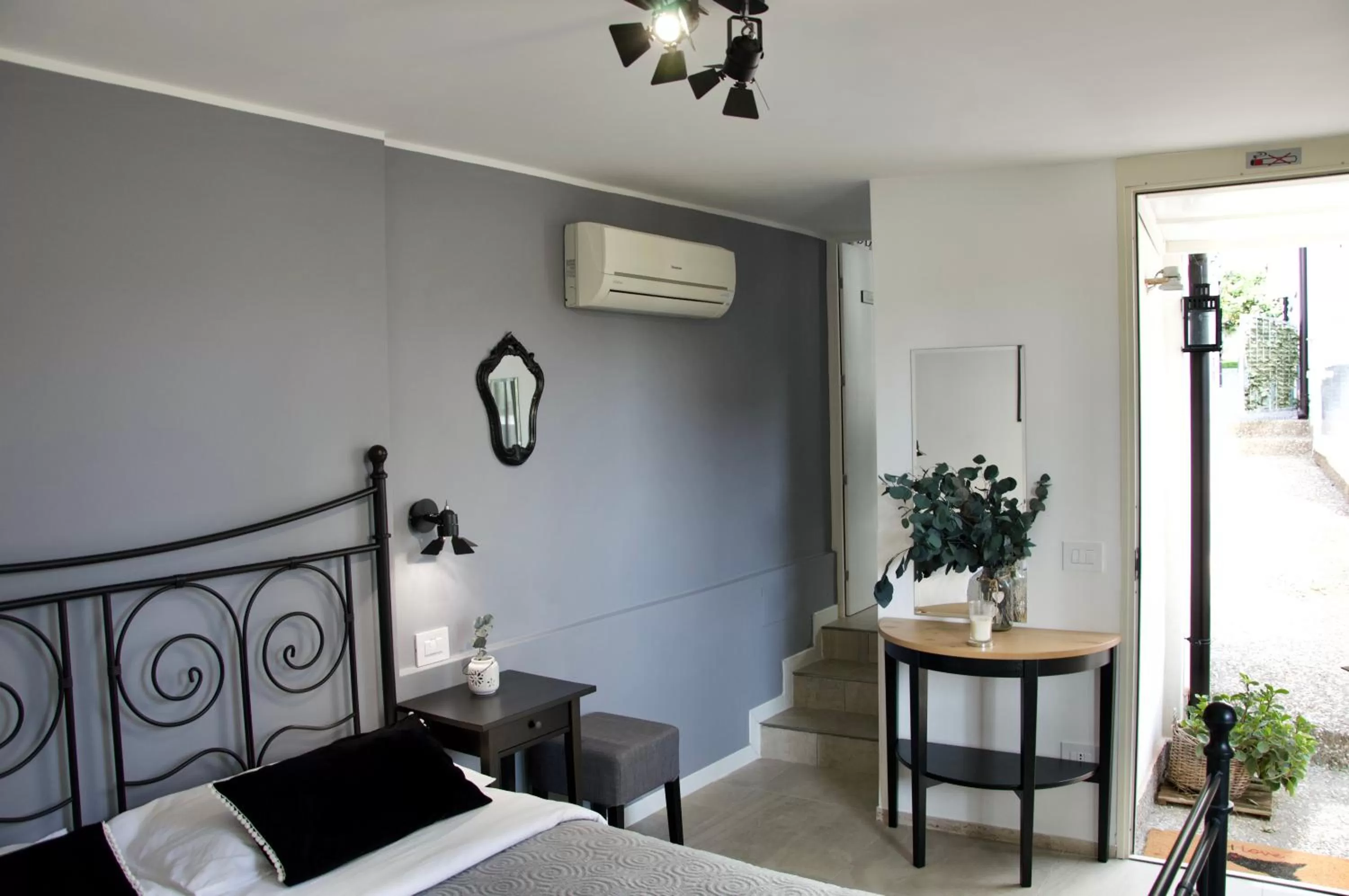 Decorative detail, Bed in Villa Volli Three Rooms