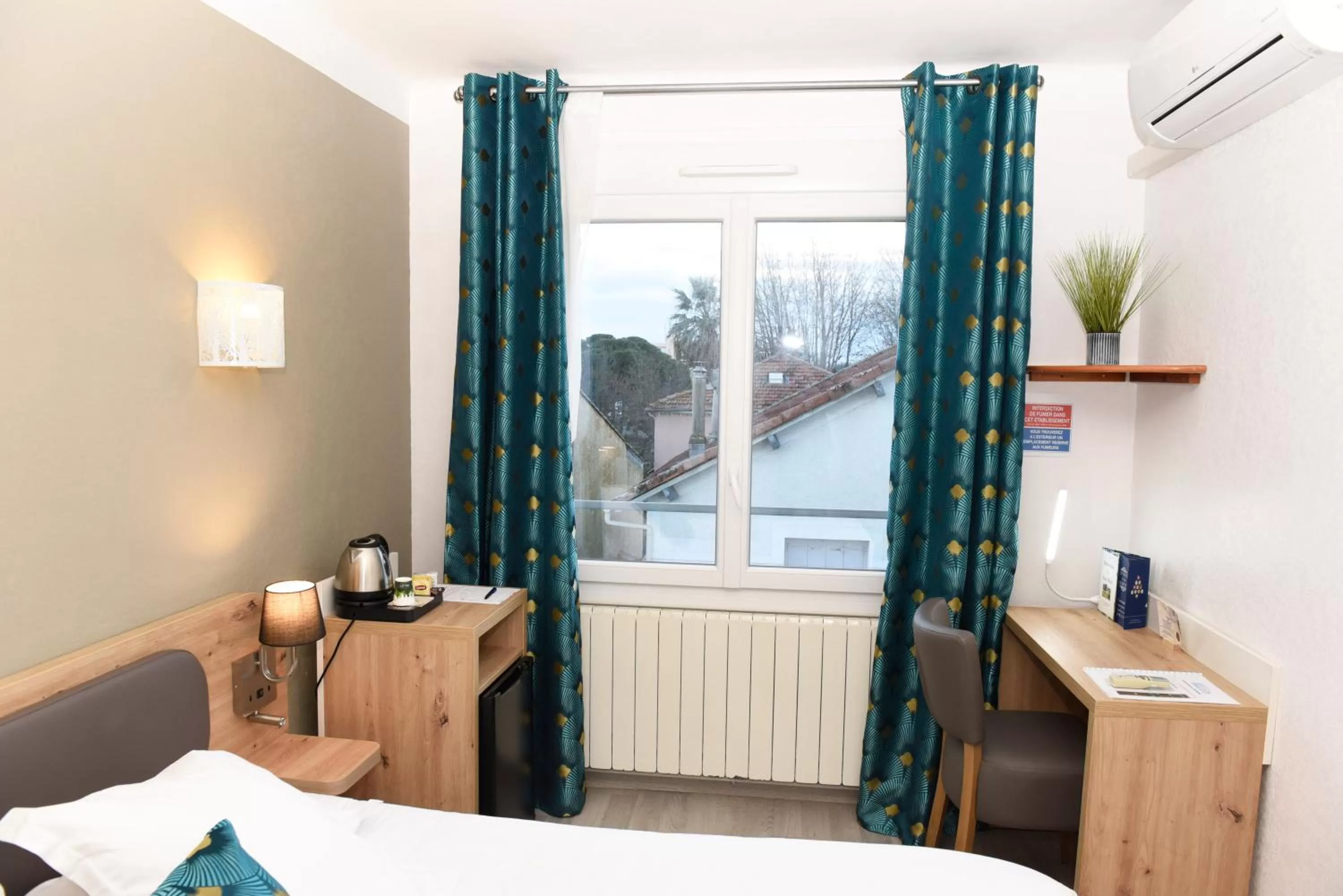 Bedroom in Azur Hôtel