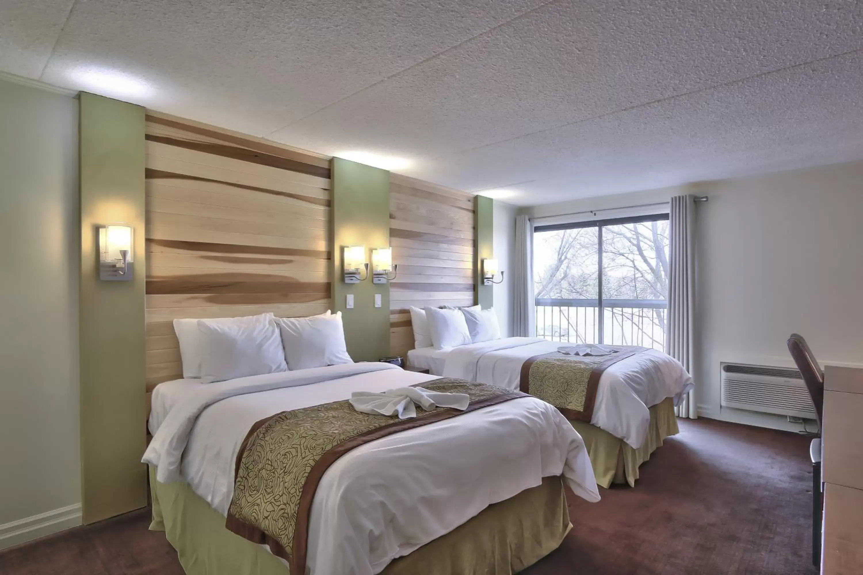 Two Double Beds in Blue Mountain Resort Inn Two Double Beds in Blue Mountain Resort Inn