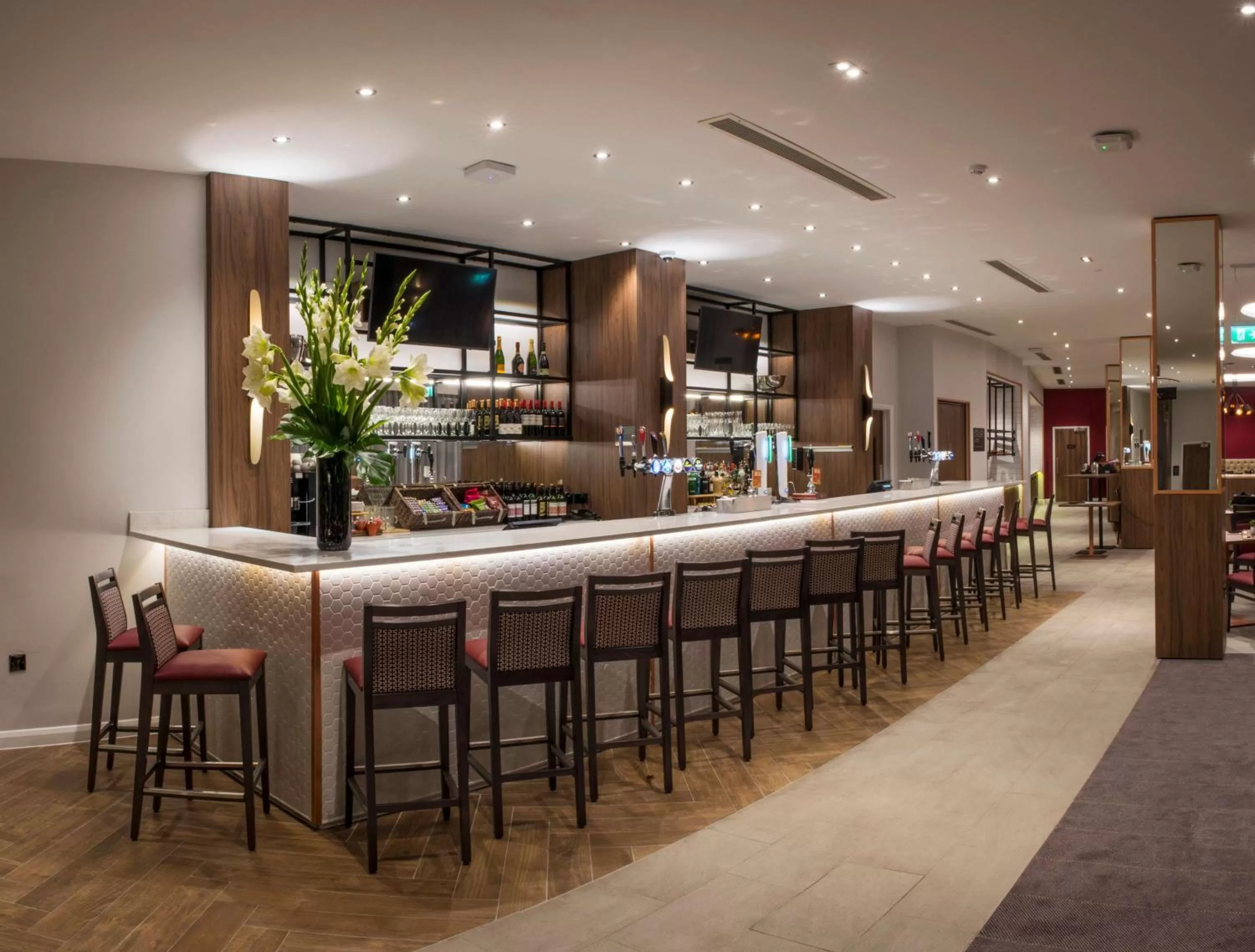 Lounge or bar in Hilton Garden Inn Manchester Emirates Old Trafford