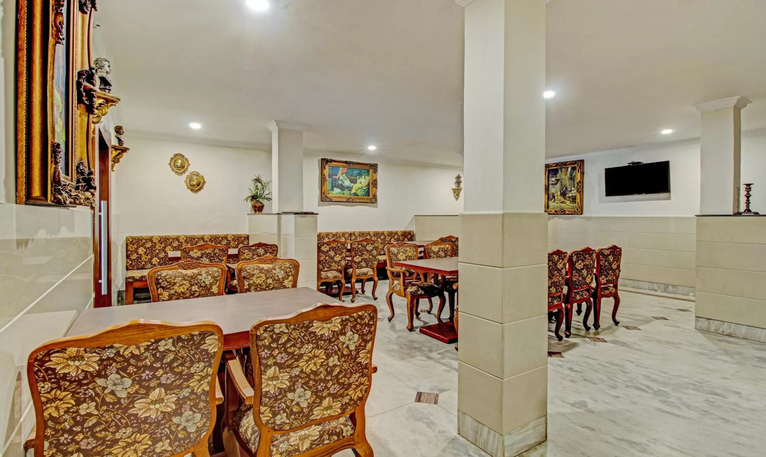 Restaurant/places to eat in Treebo Prince