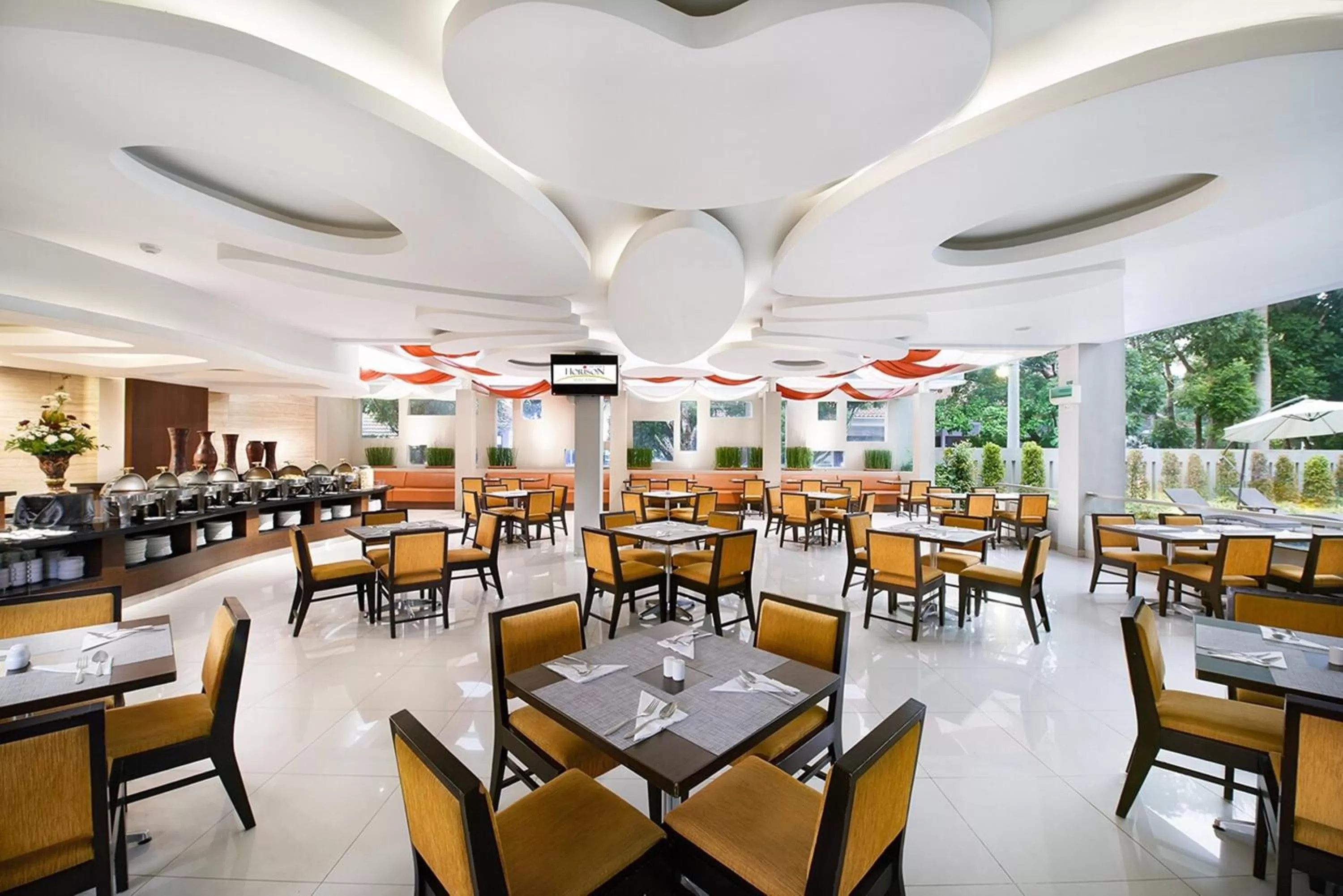 Restaurant/places to eat in Grand Cakra Hotel Malang