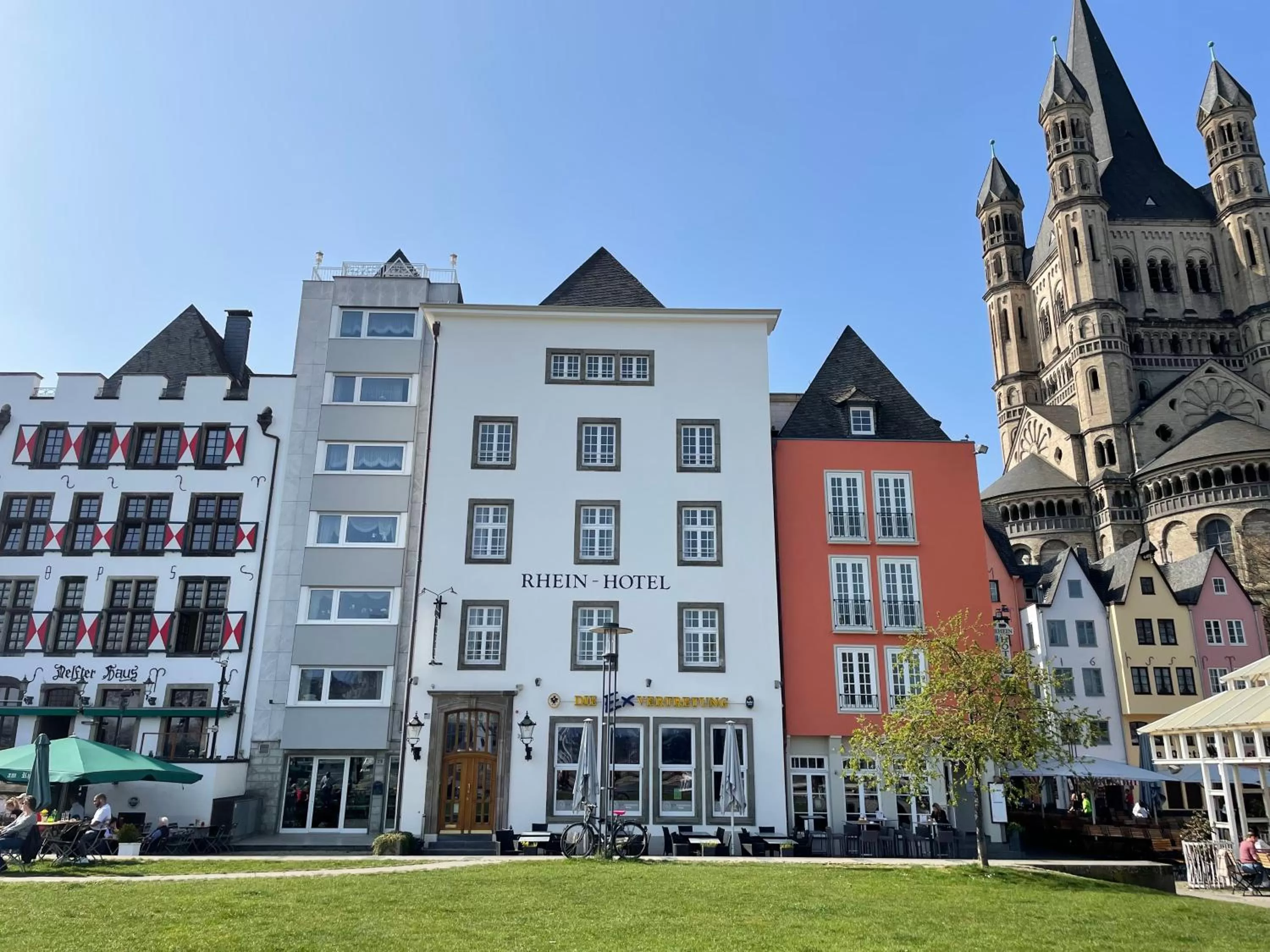 Property building in Rhein Hotel St. Martin