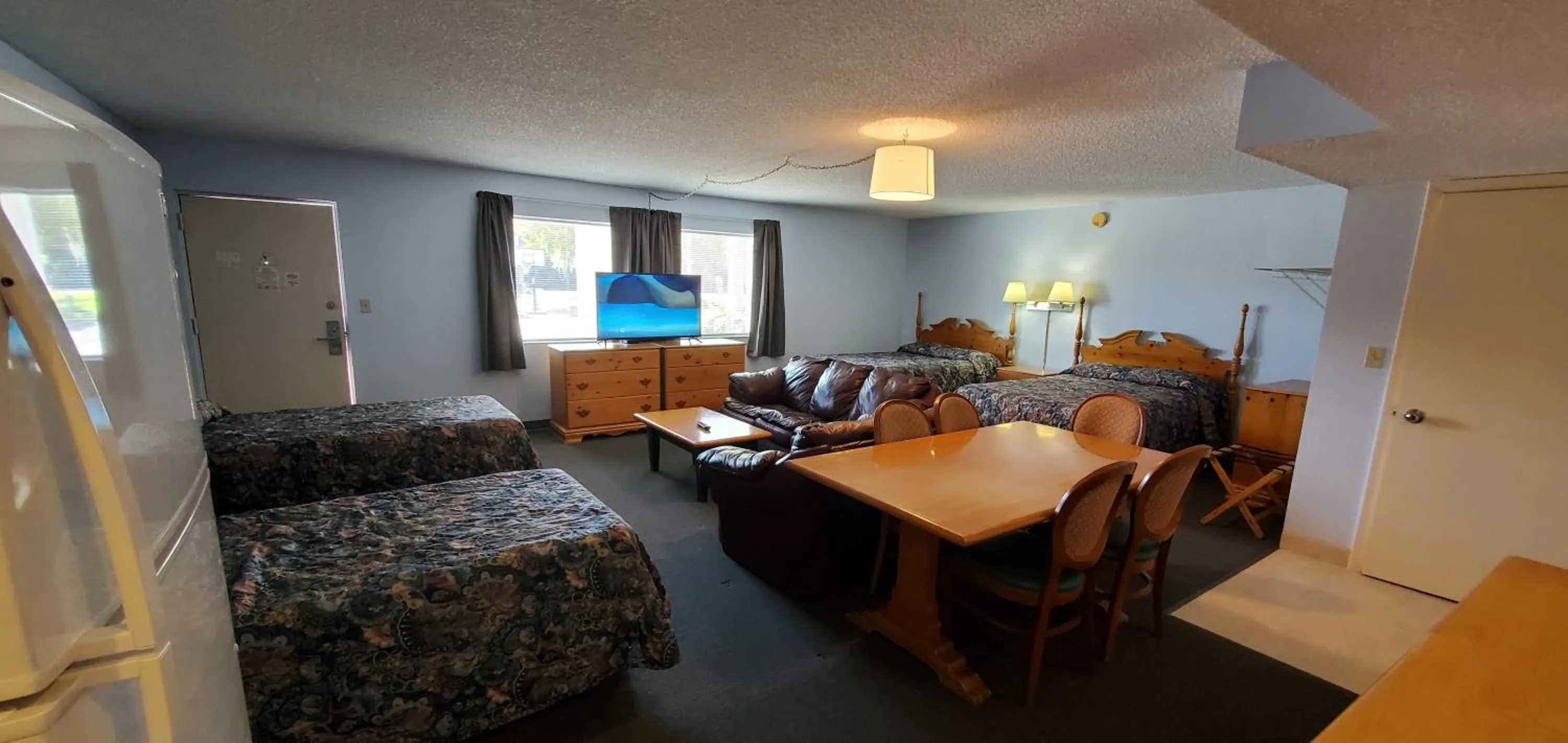 Photo of the whole room in Lakeview Inn & Suites Okeechobee