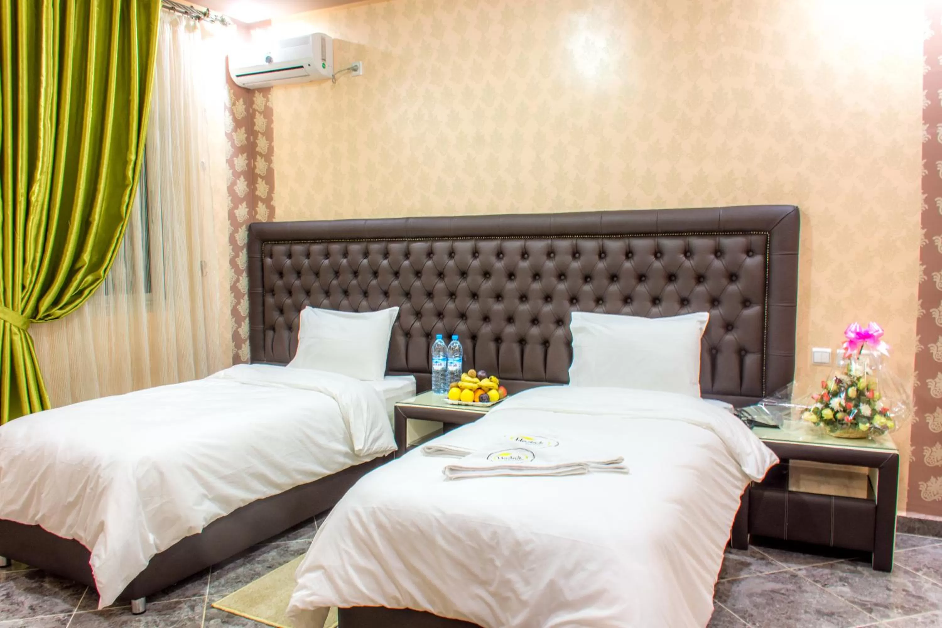 Bed in Hôtel Hadaik Ain Asserdoune