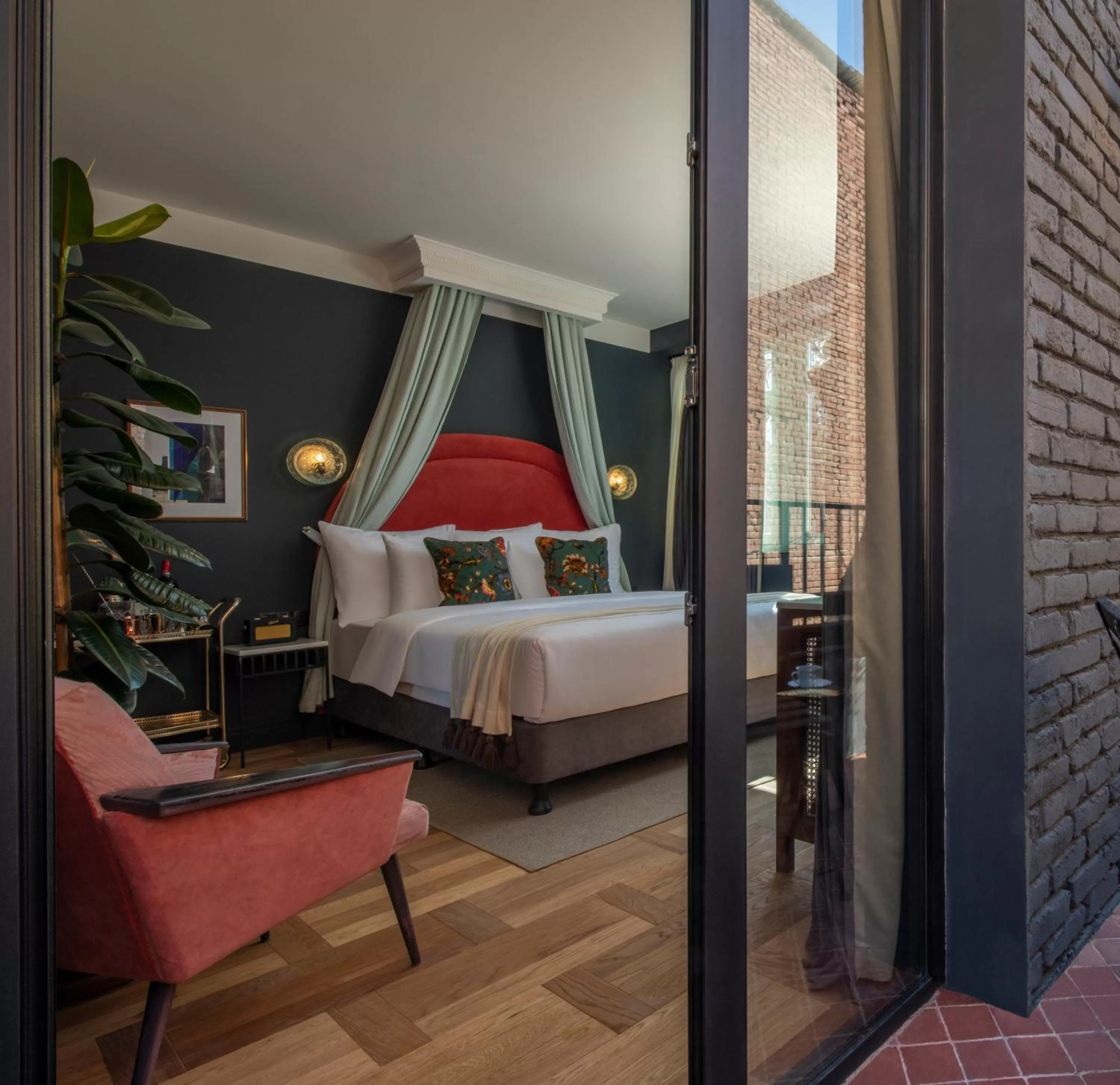 Bed in Communal Hotel Plekhanovi