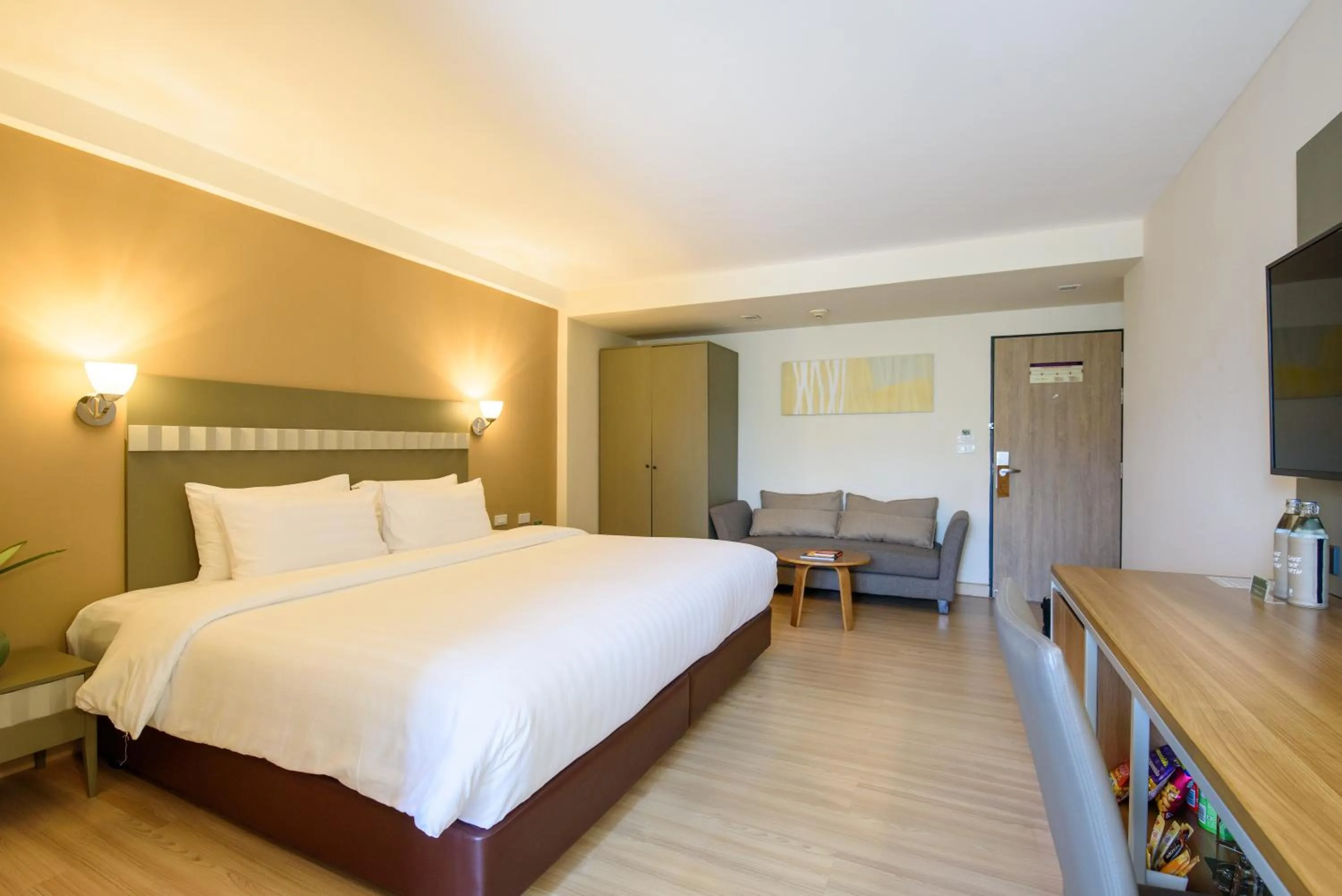 Bedroom, Bed in SC Park Hotel