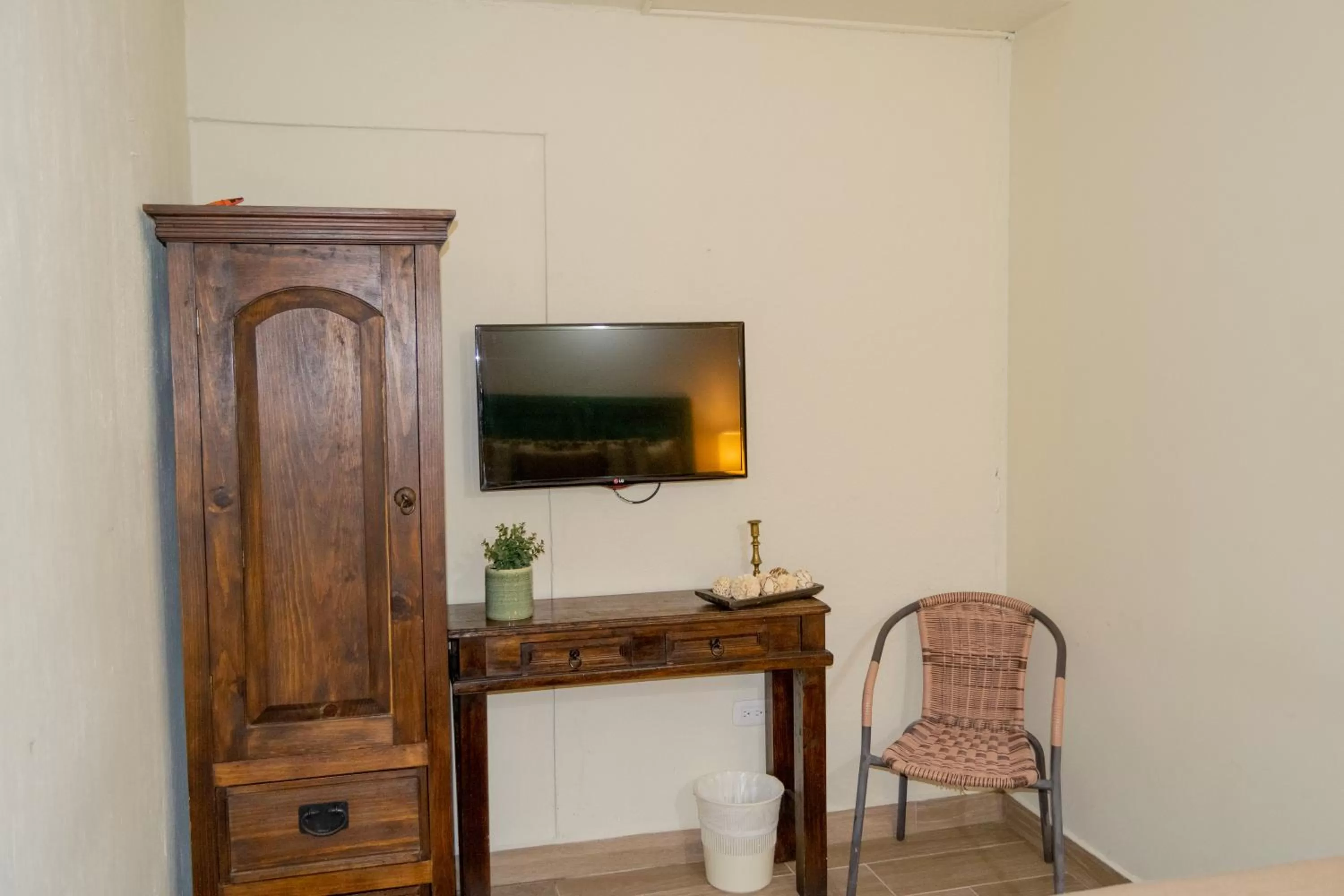 TV and multimedia in Hostal Donde Regina