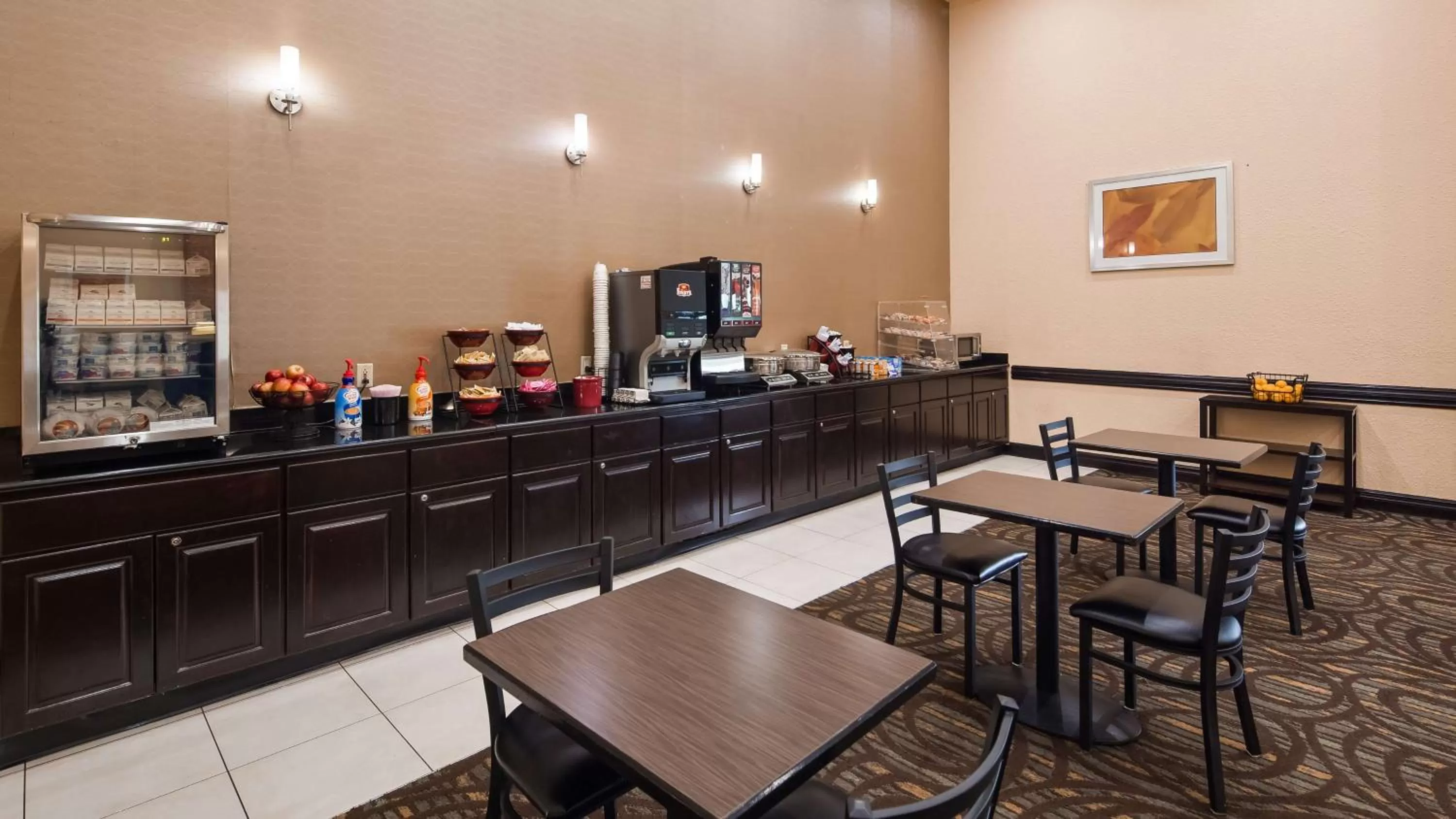 Dining area in Best Western Plus Newark/Christiana Inn