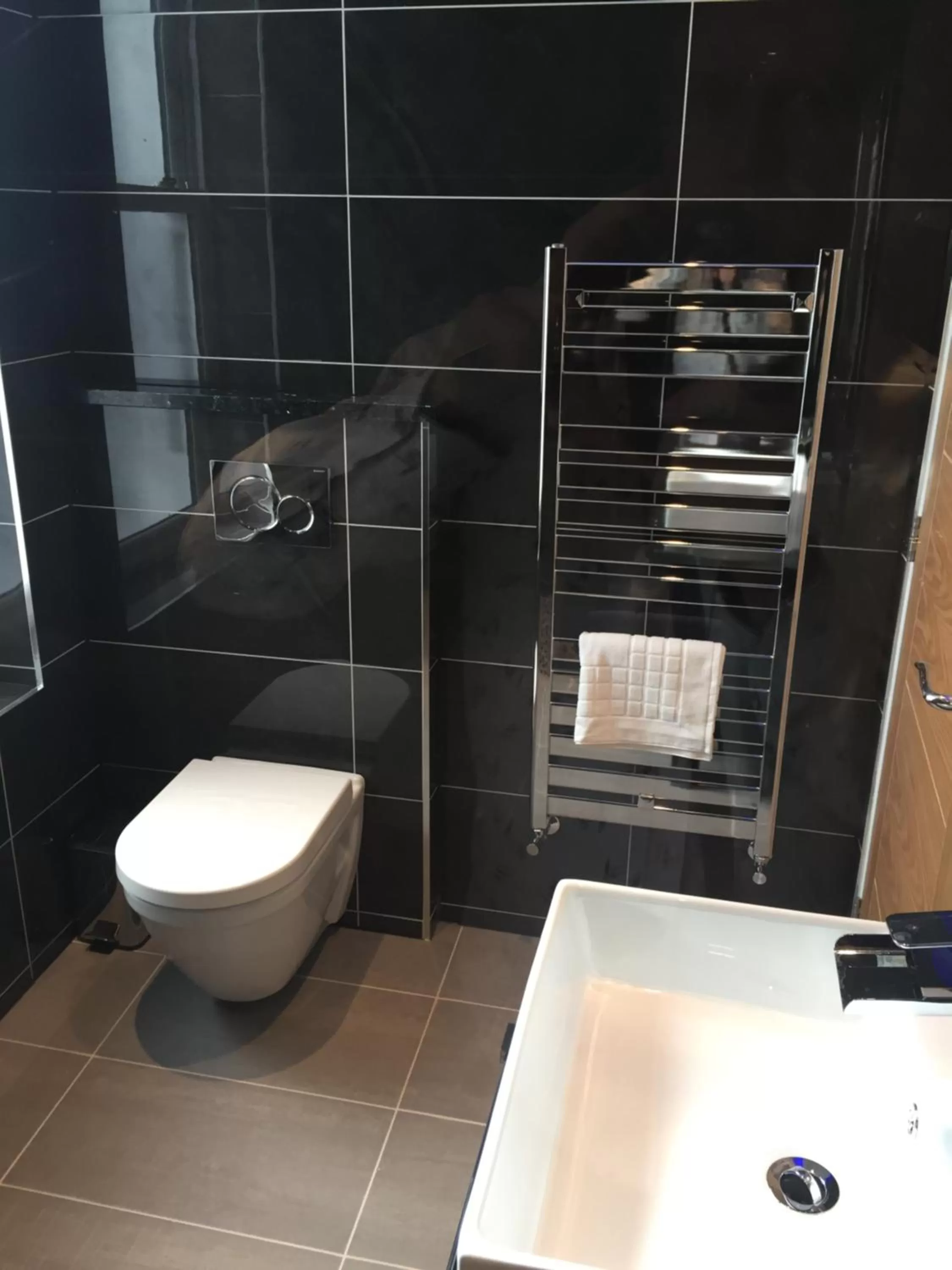 Toilet in Halvard Hotel