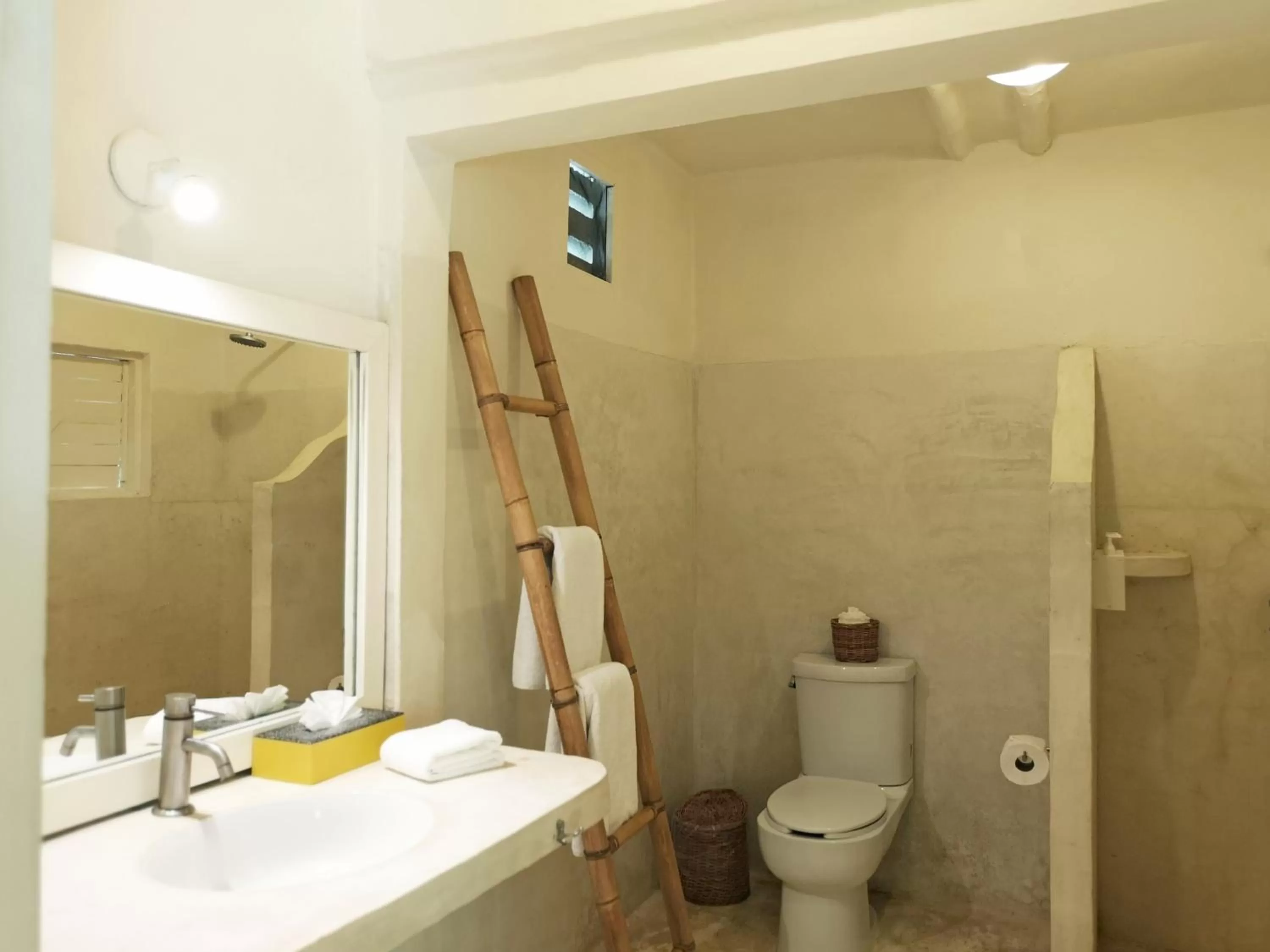 Shower in Coco Unlimited