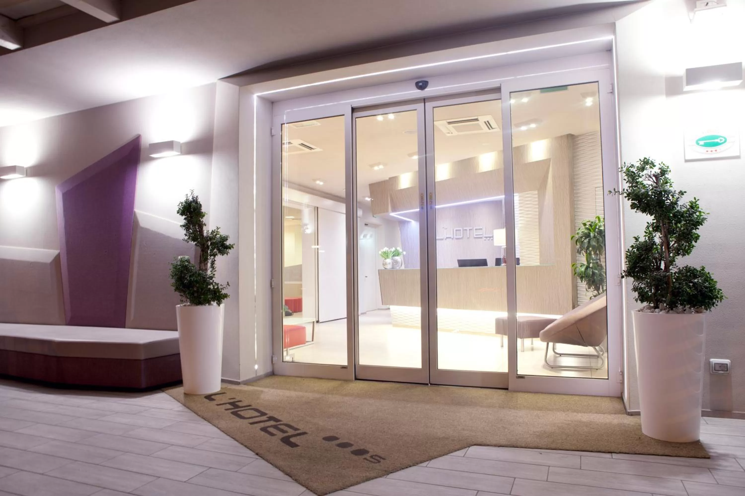Facade/entrance in L'Hotel