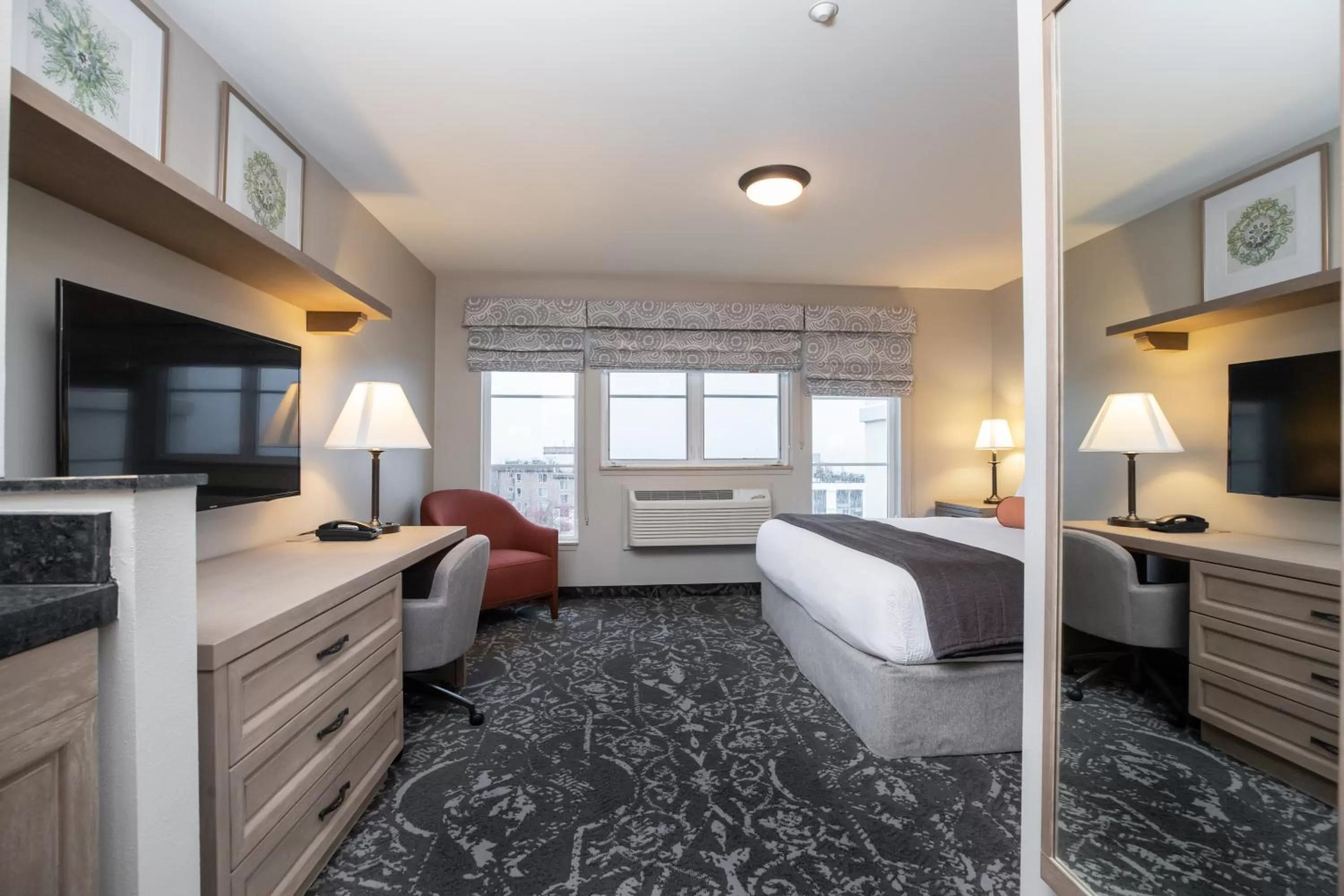 TV and multimedia, Bed in The Mediterranean Inn