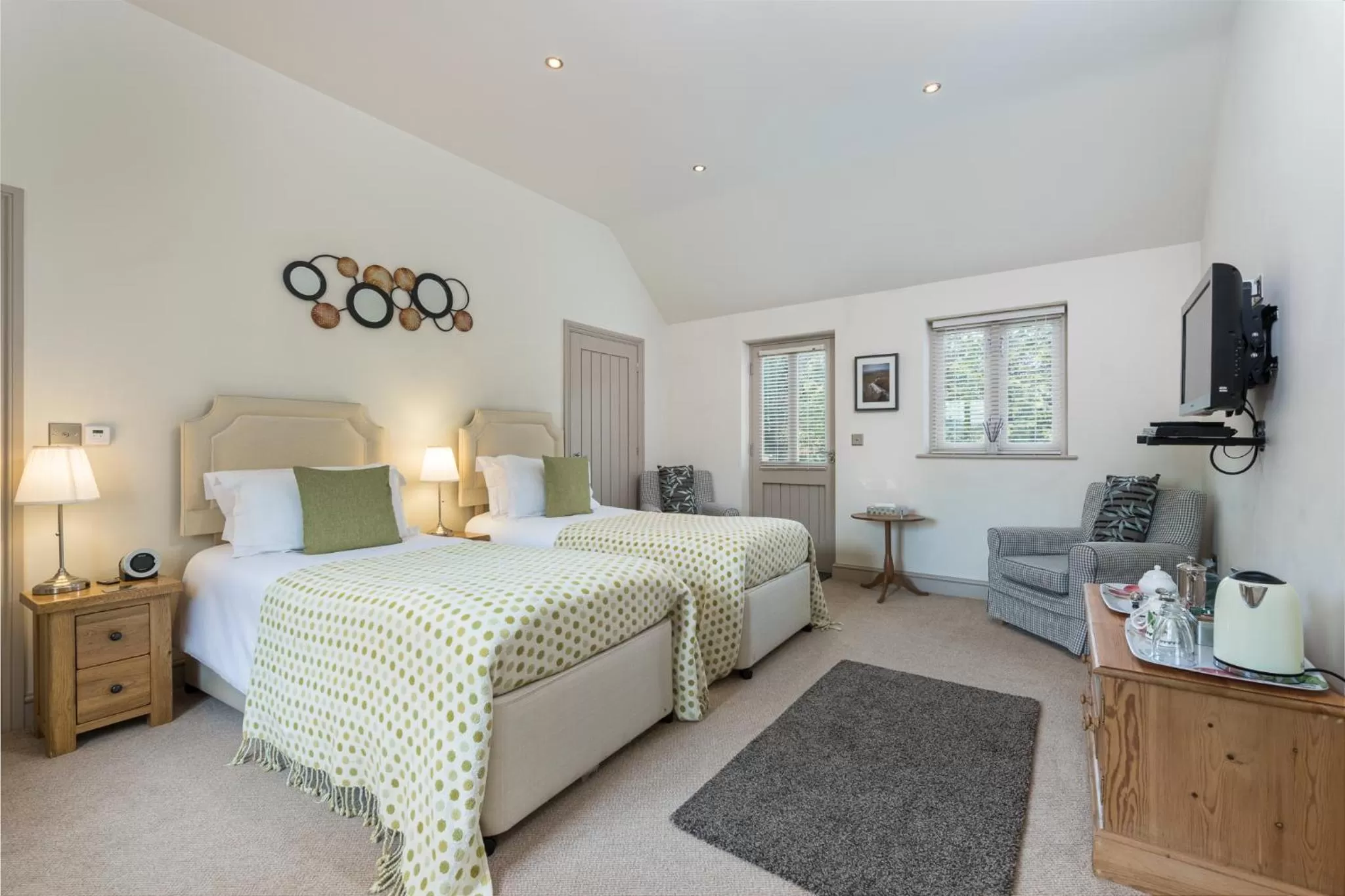 Photo of the whole room, Bed in Canaston Oaks