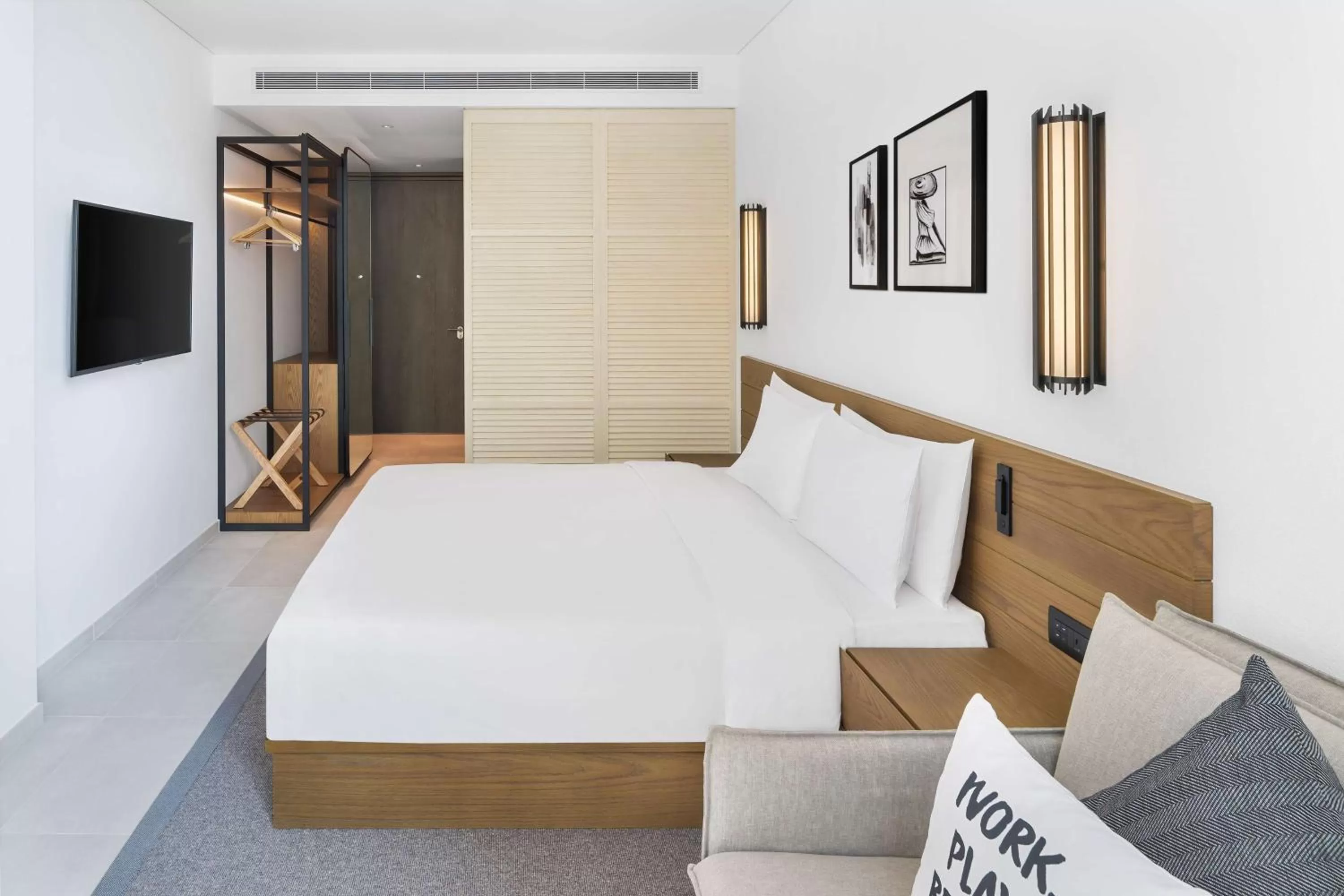 Bedroom, Bed in Radisson Beach Resort Palm Jumeirah