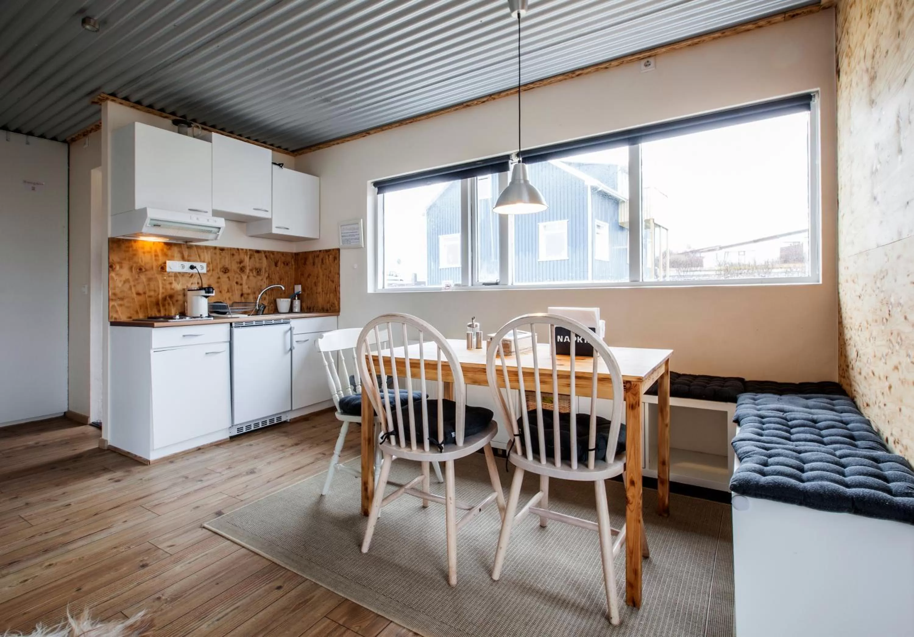 Coffee/tea facilities, Dining Area in Blue House B&B