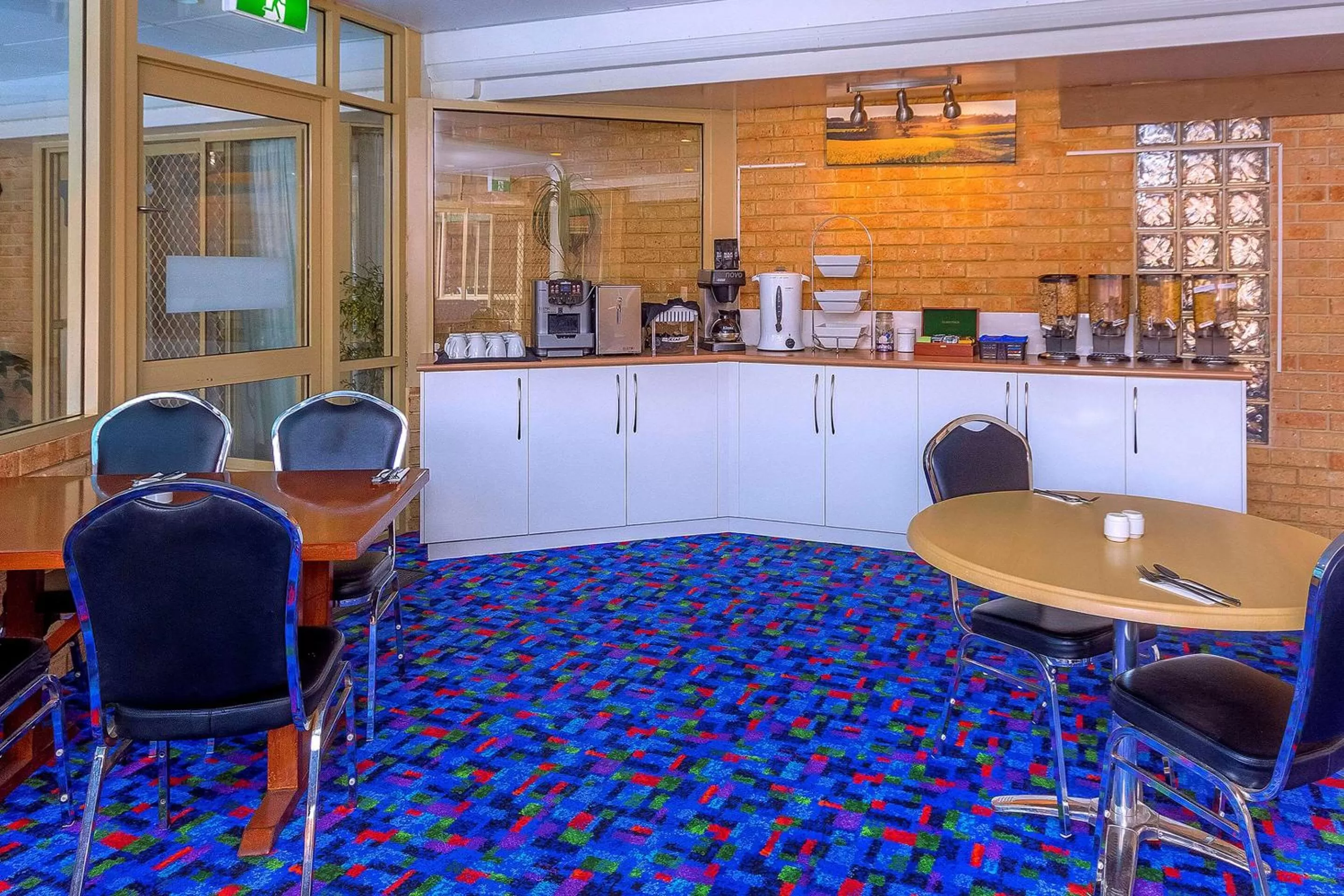 Restaurant/places to eat in Comfort Inn Bay of Isles