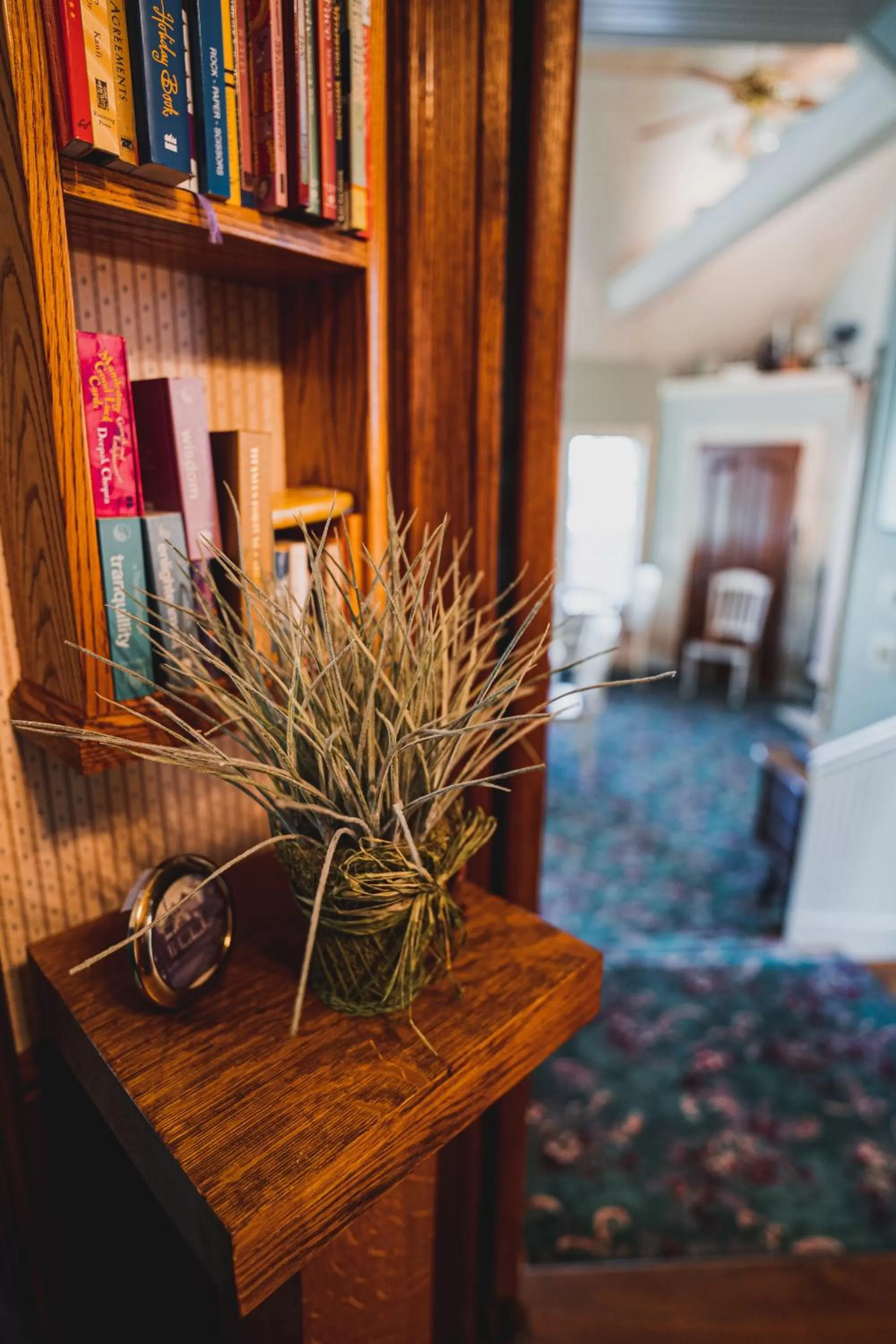 Library in Yelton Manor Bed and Breakfast