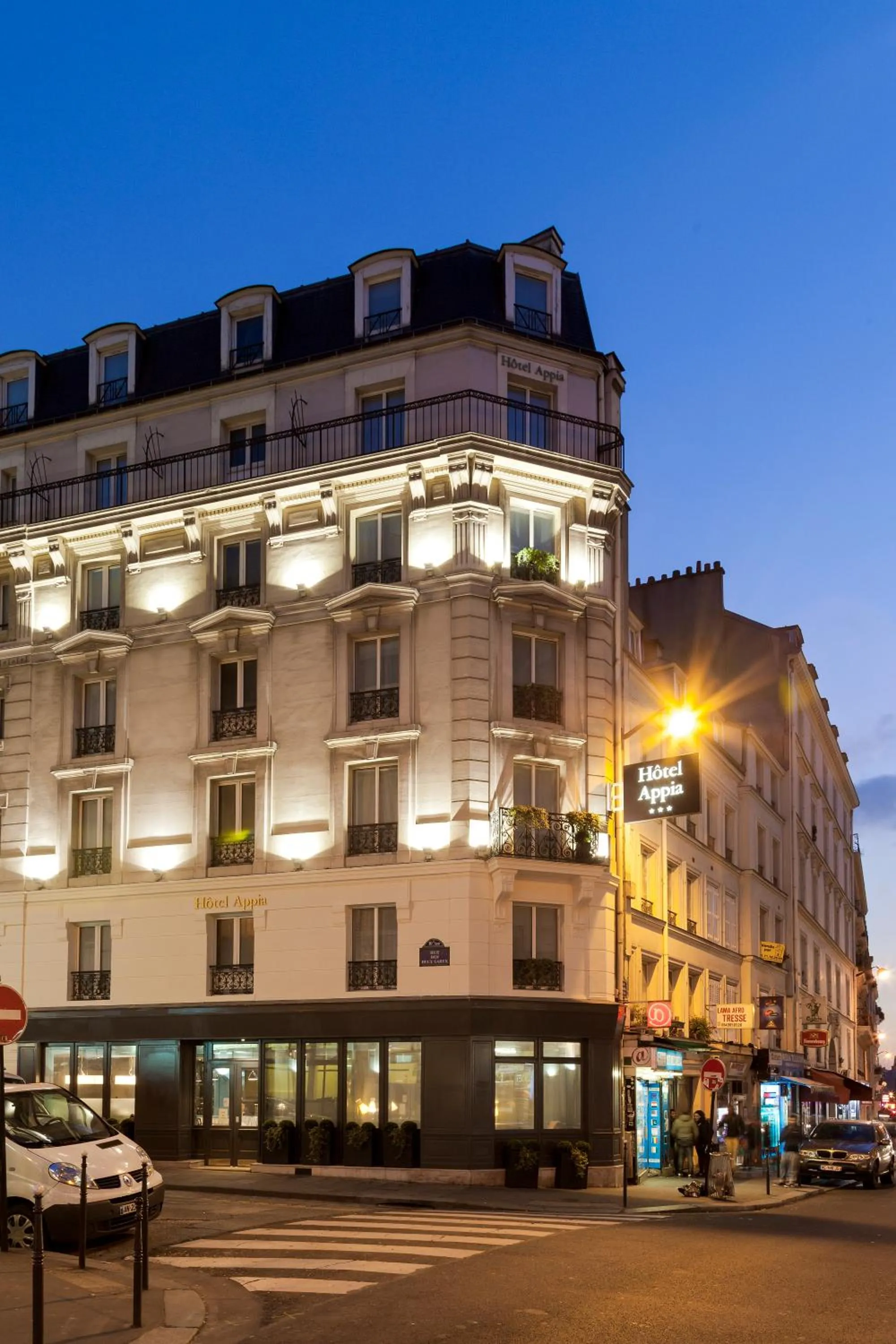 Facade/entrance in Appia La Fayette