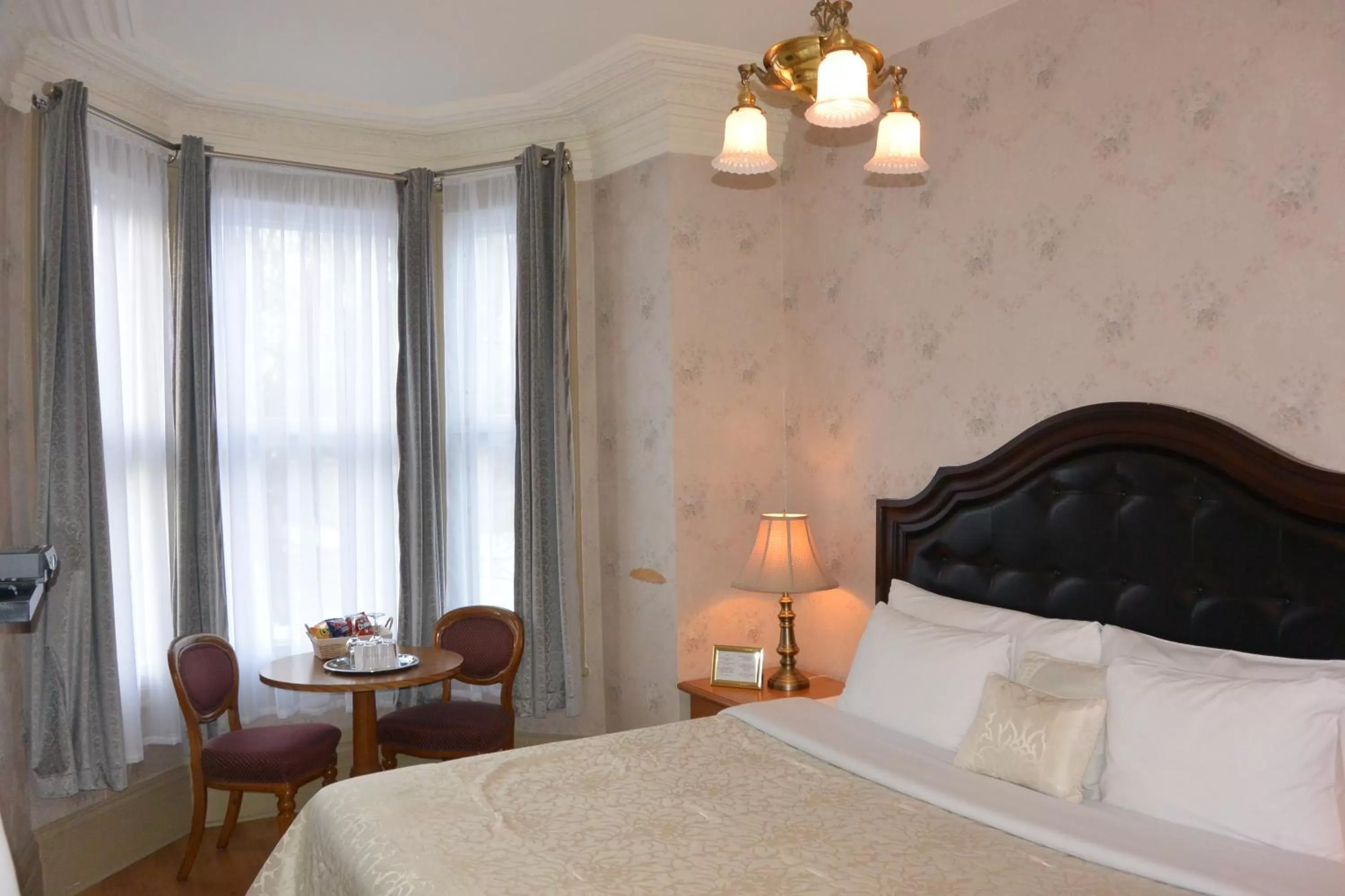 Bed in Manoir Sainte Genevieve