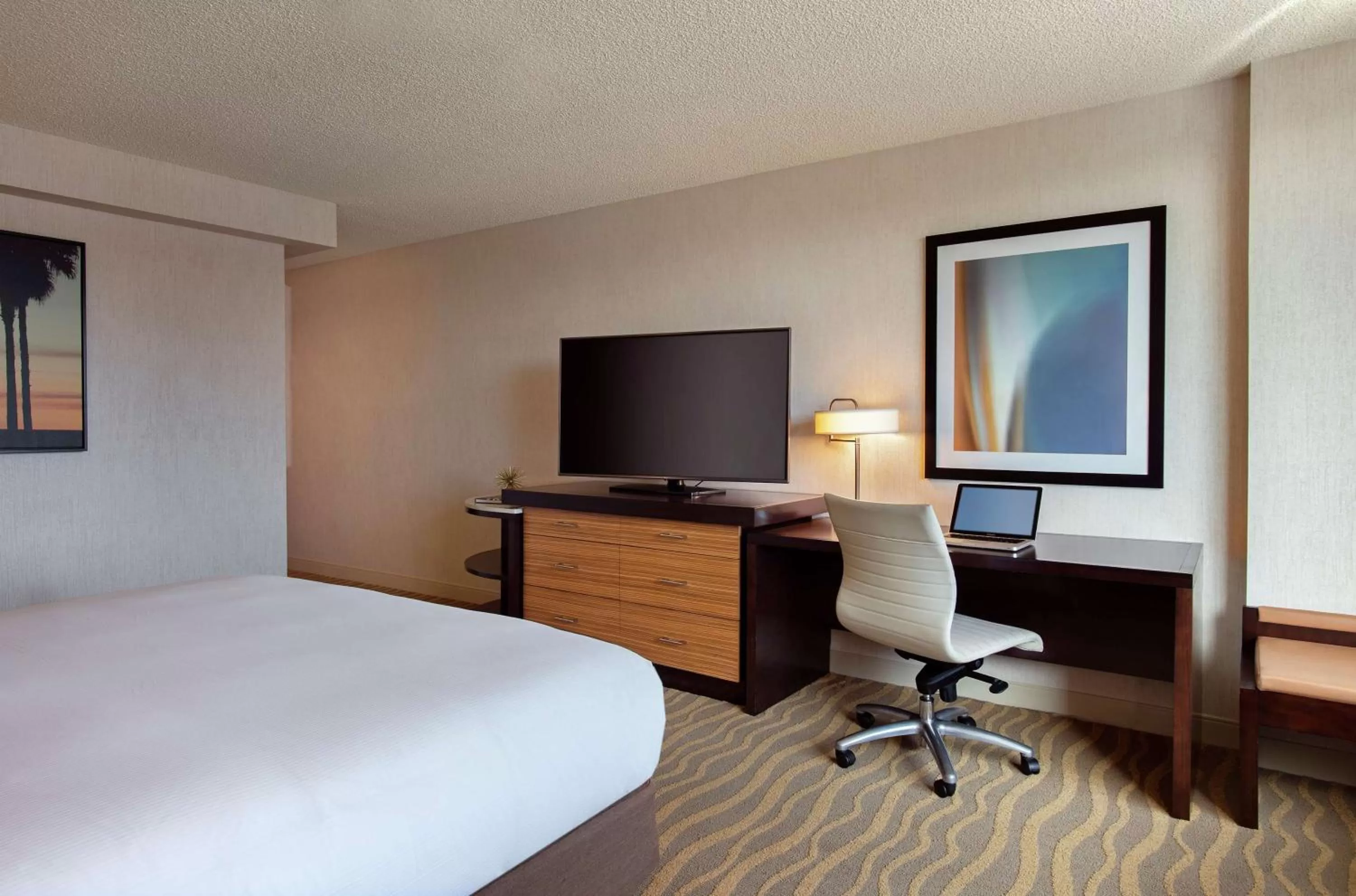 Bedroom, Bed in DoubleTree by Hilton San Diego-Mission Valley