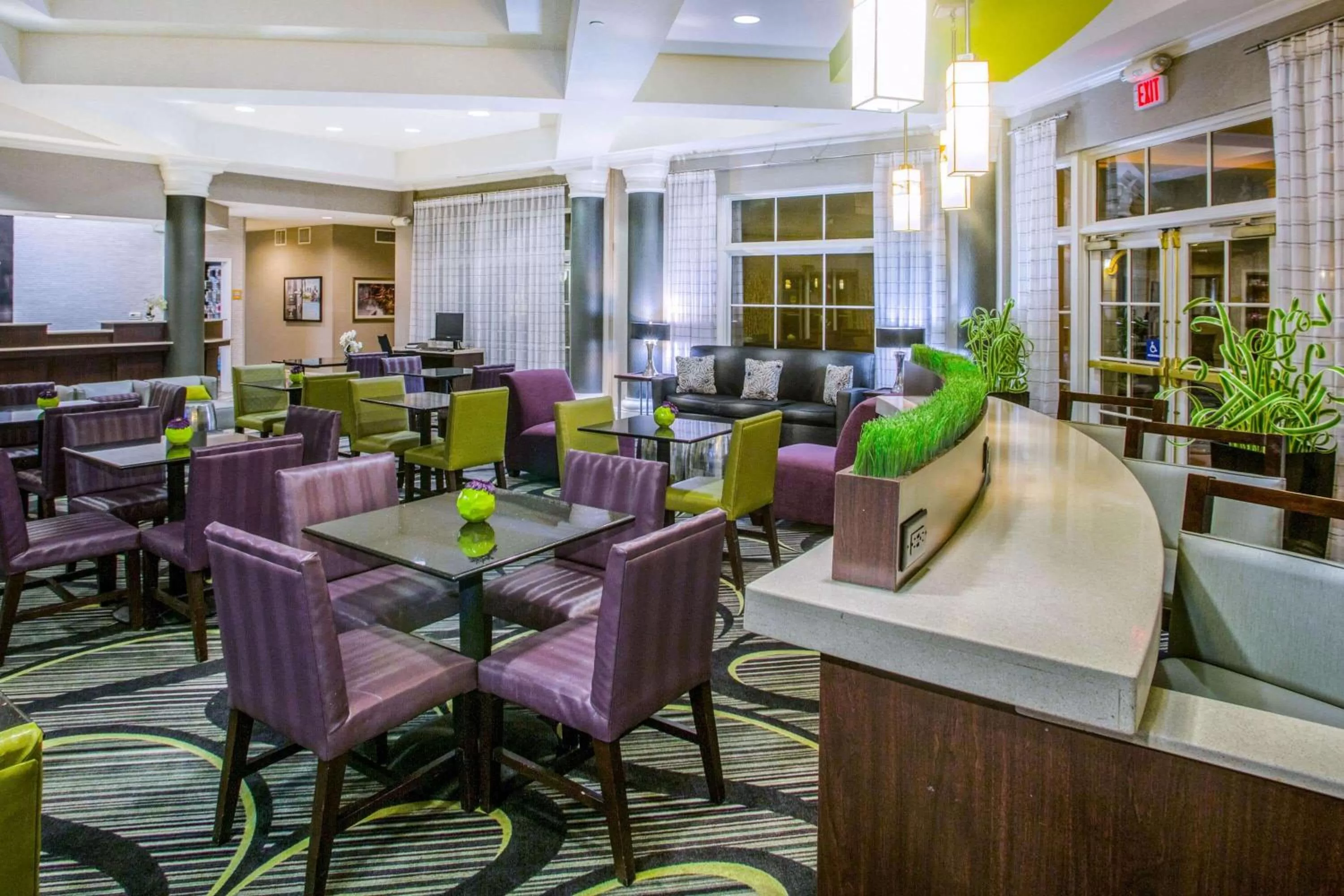 Lobby or reception in La Quinta by Wyndham St. Louis Westport