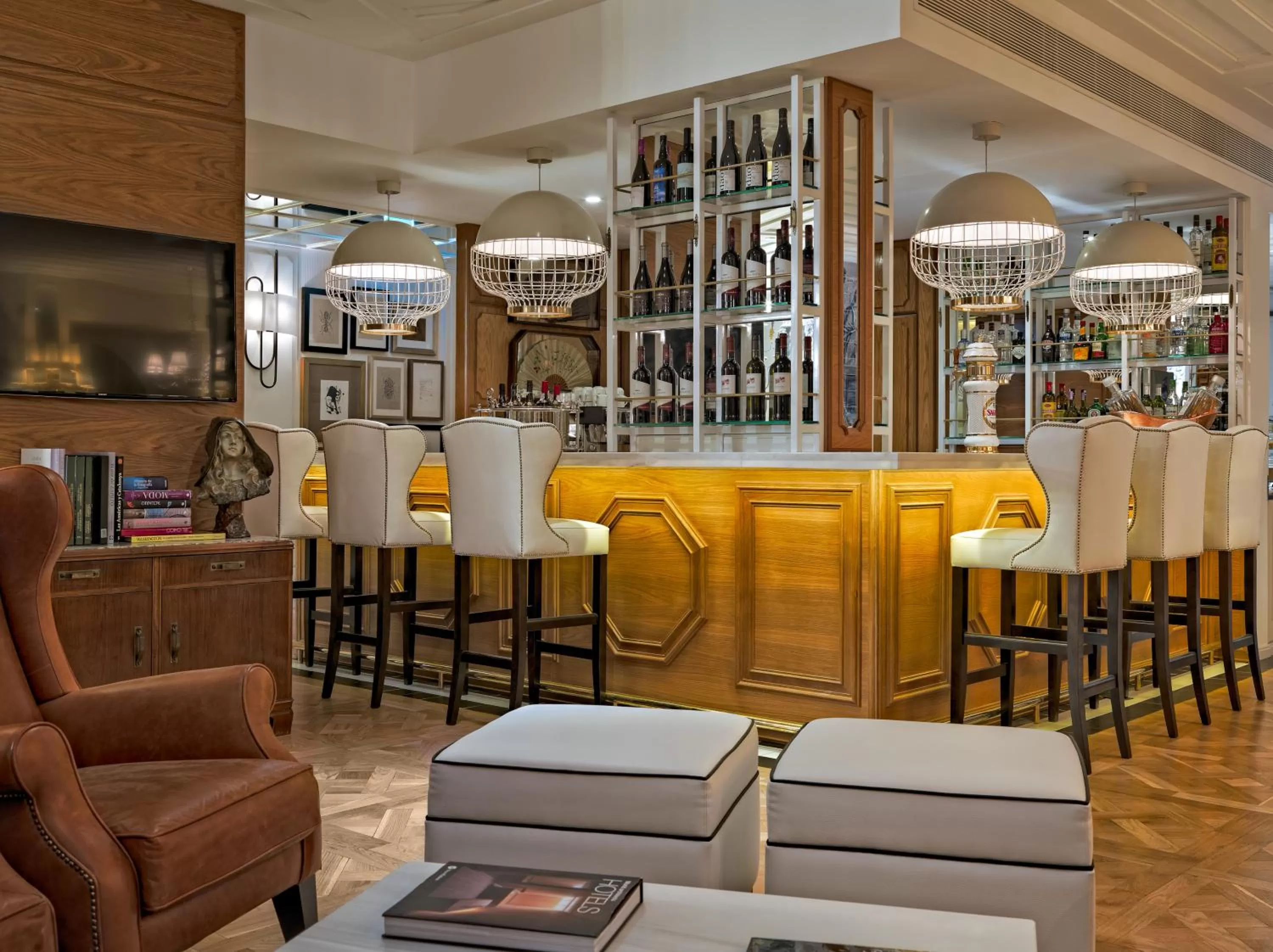 Lounge or bar in H10 Duque de Loule