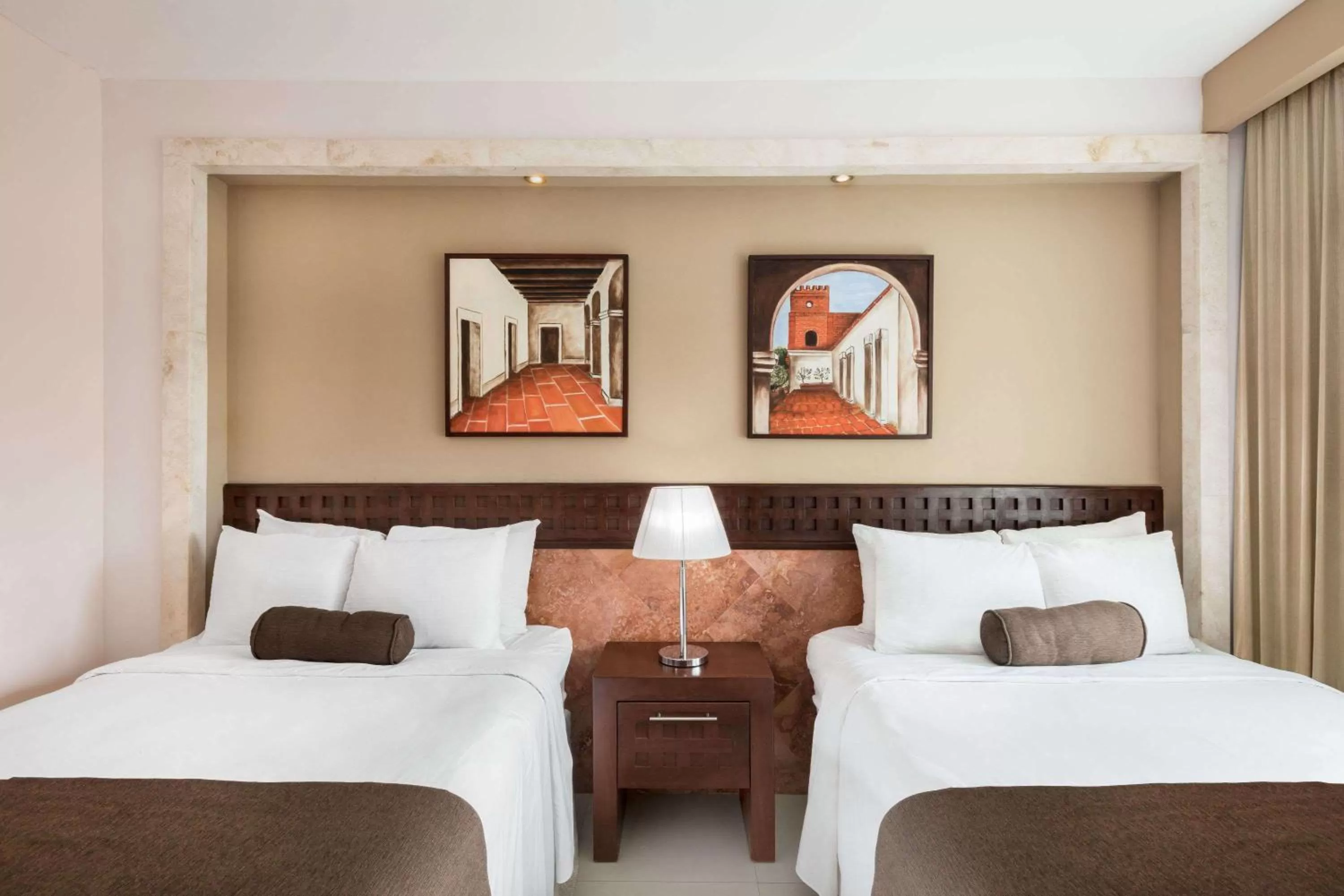 Photo of the whole room, Bed in Wyndham Merida