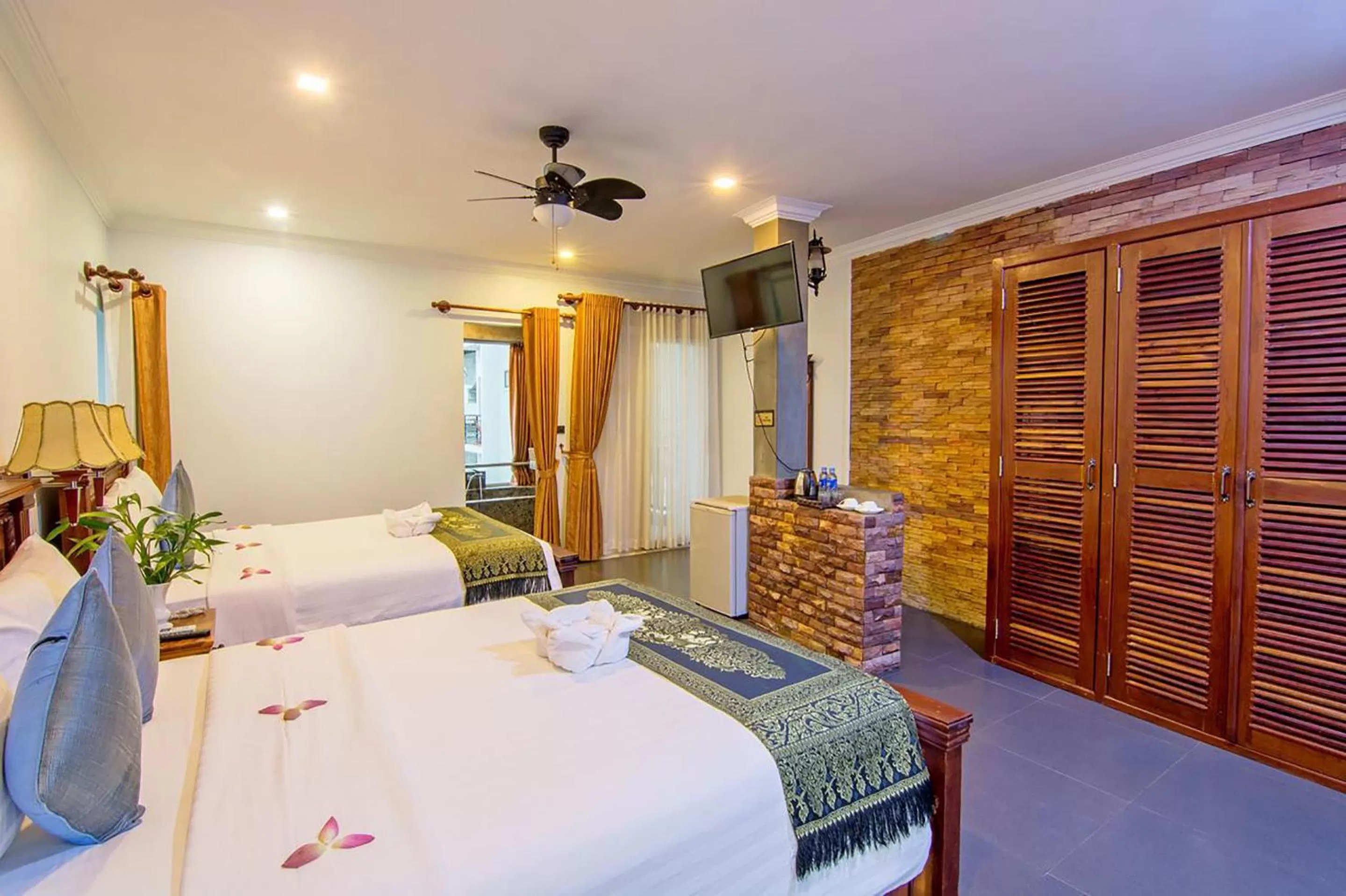 Photo of the whole room, Bed in The Five Senses Boutique Hotel