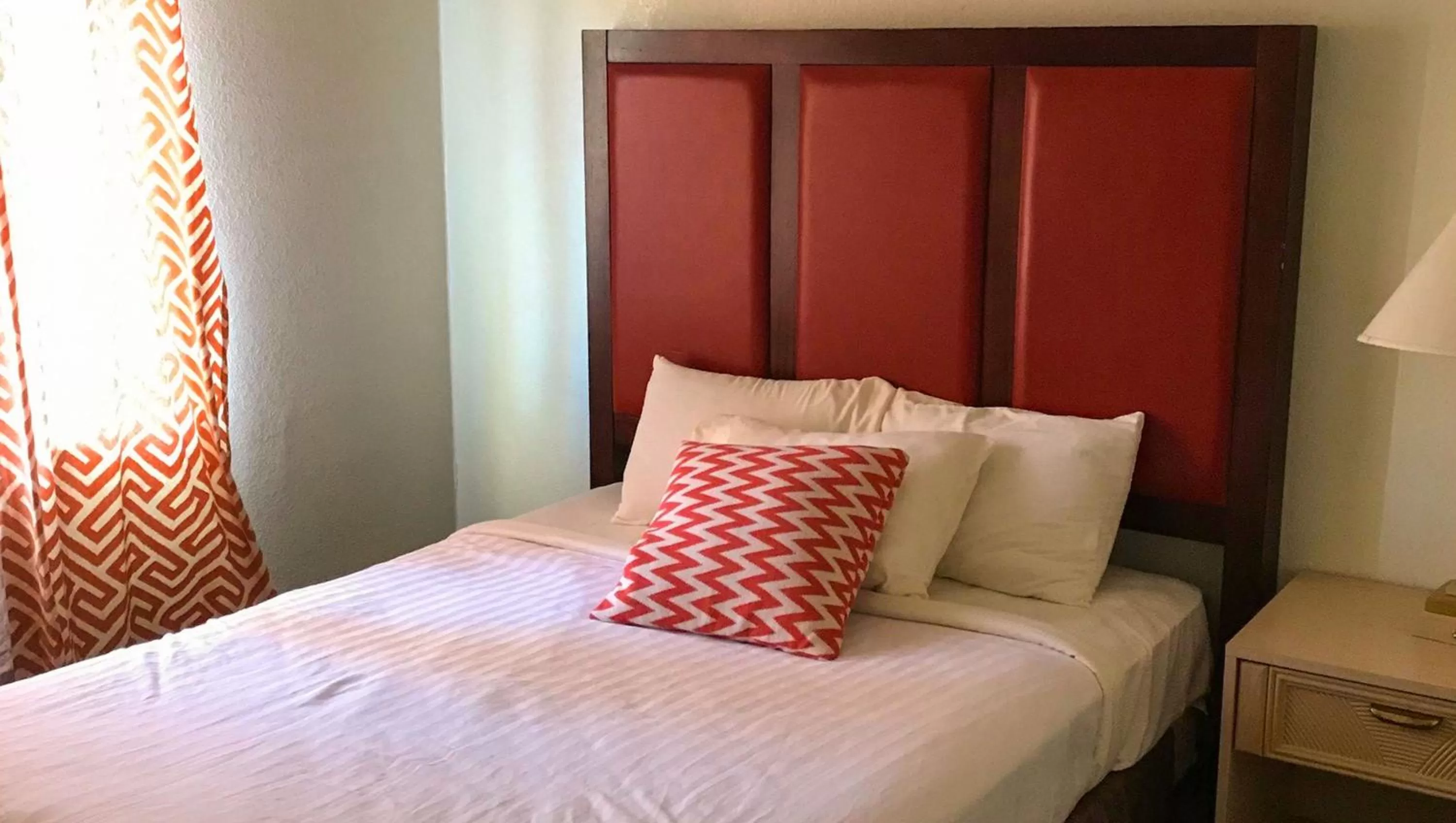 Photo of the whole room, Bed in Ticaboo Lodge