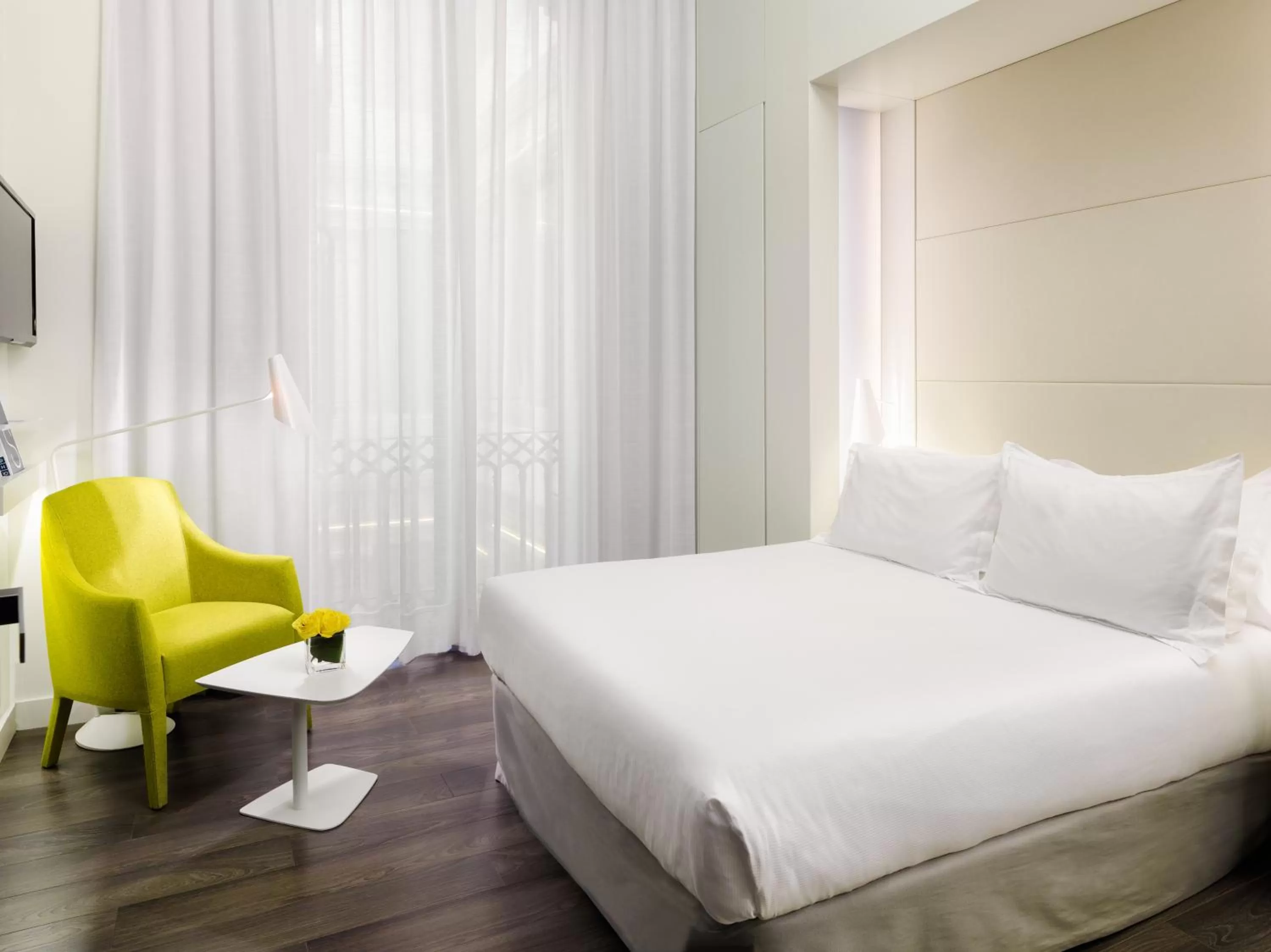 Bedroom, Bed in H10 Urquinaona Plaza