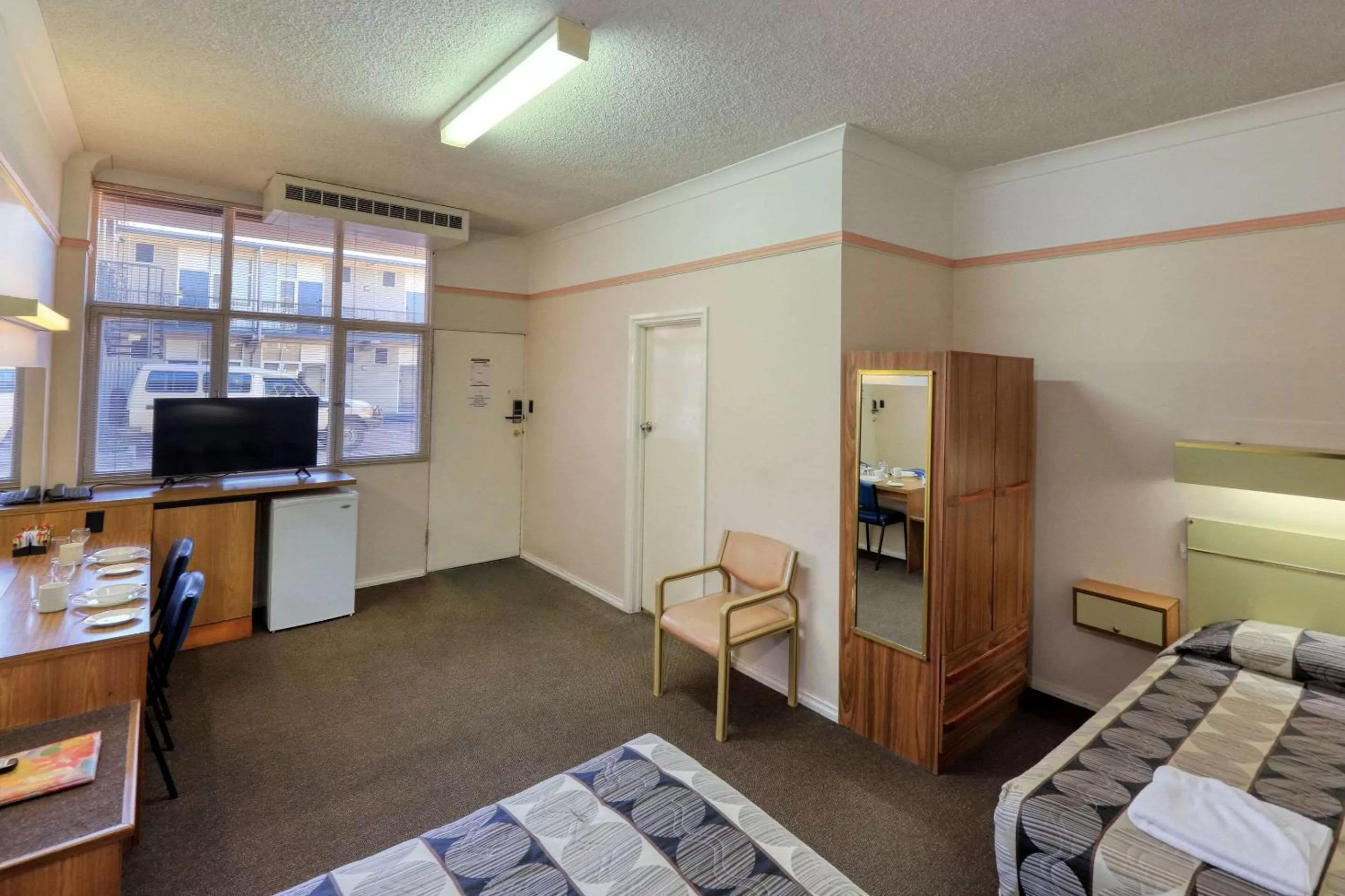 Bedroom, Bed in Comfort Inn Crystal Broken Hill
