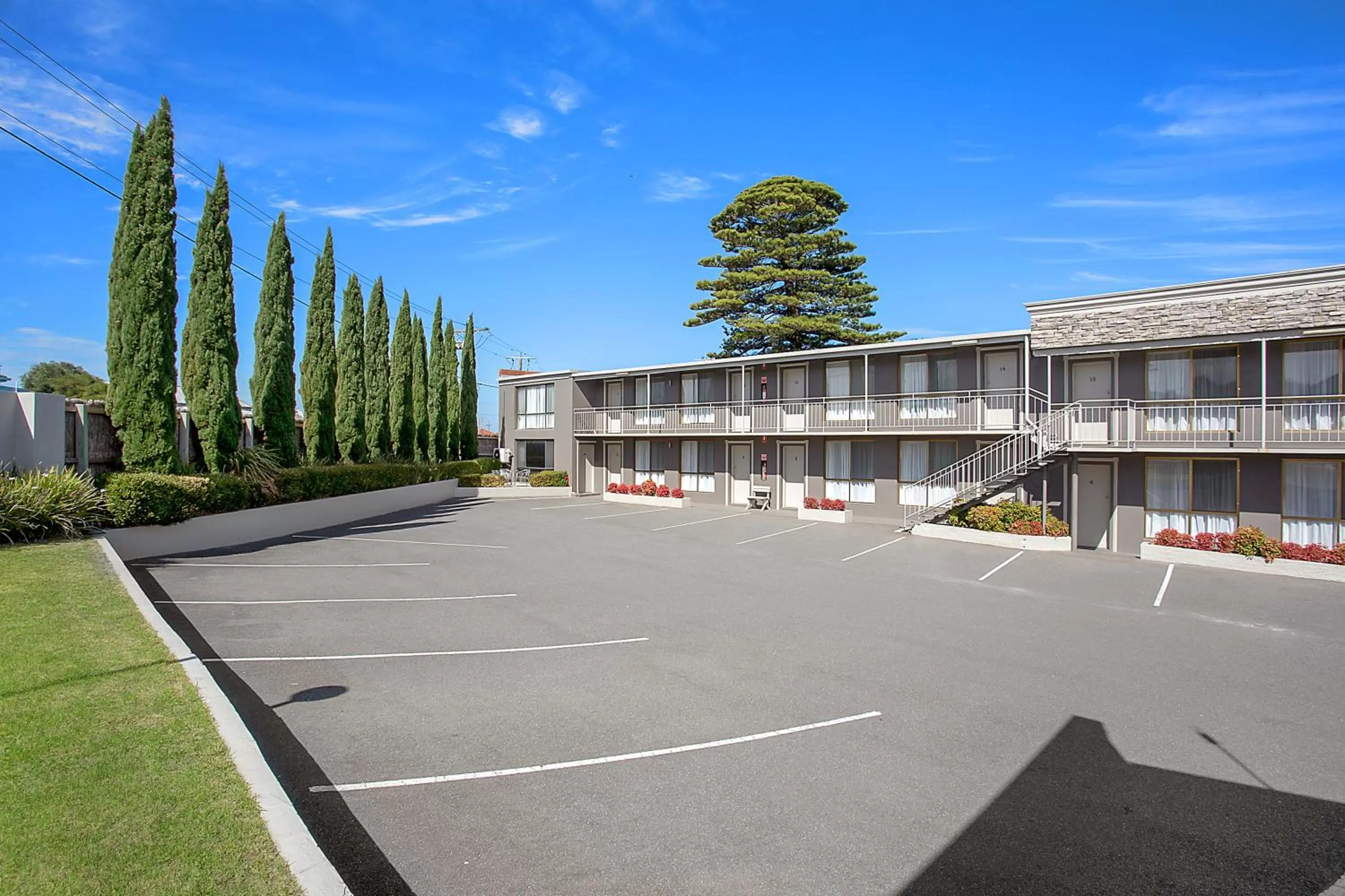 Property building in Comfort Inn On Raglan