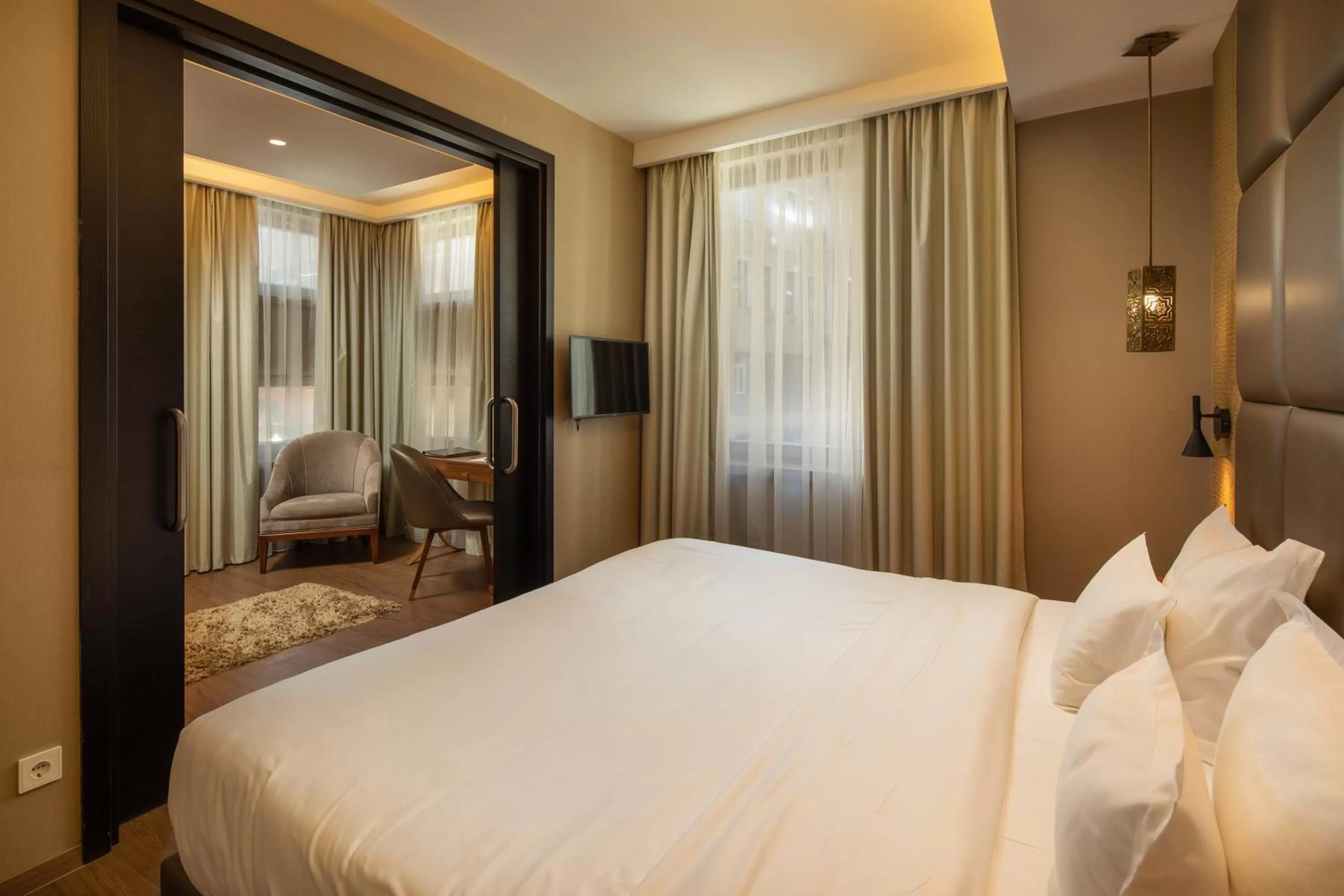 Bedroom, Bed in Continental Hotel Budapest