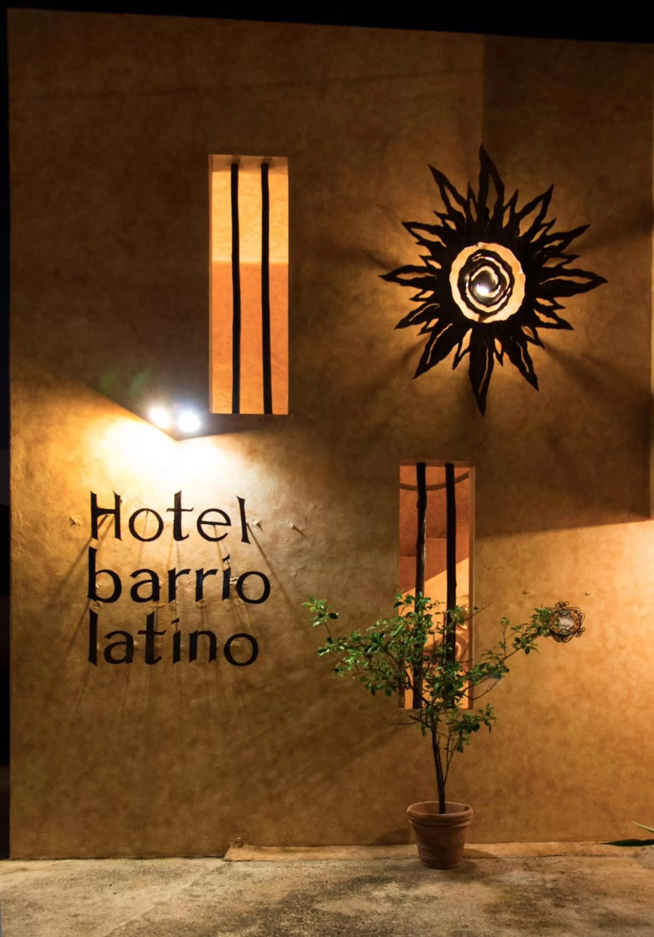 Facade/entrance in Hotel Barrio Latino