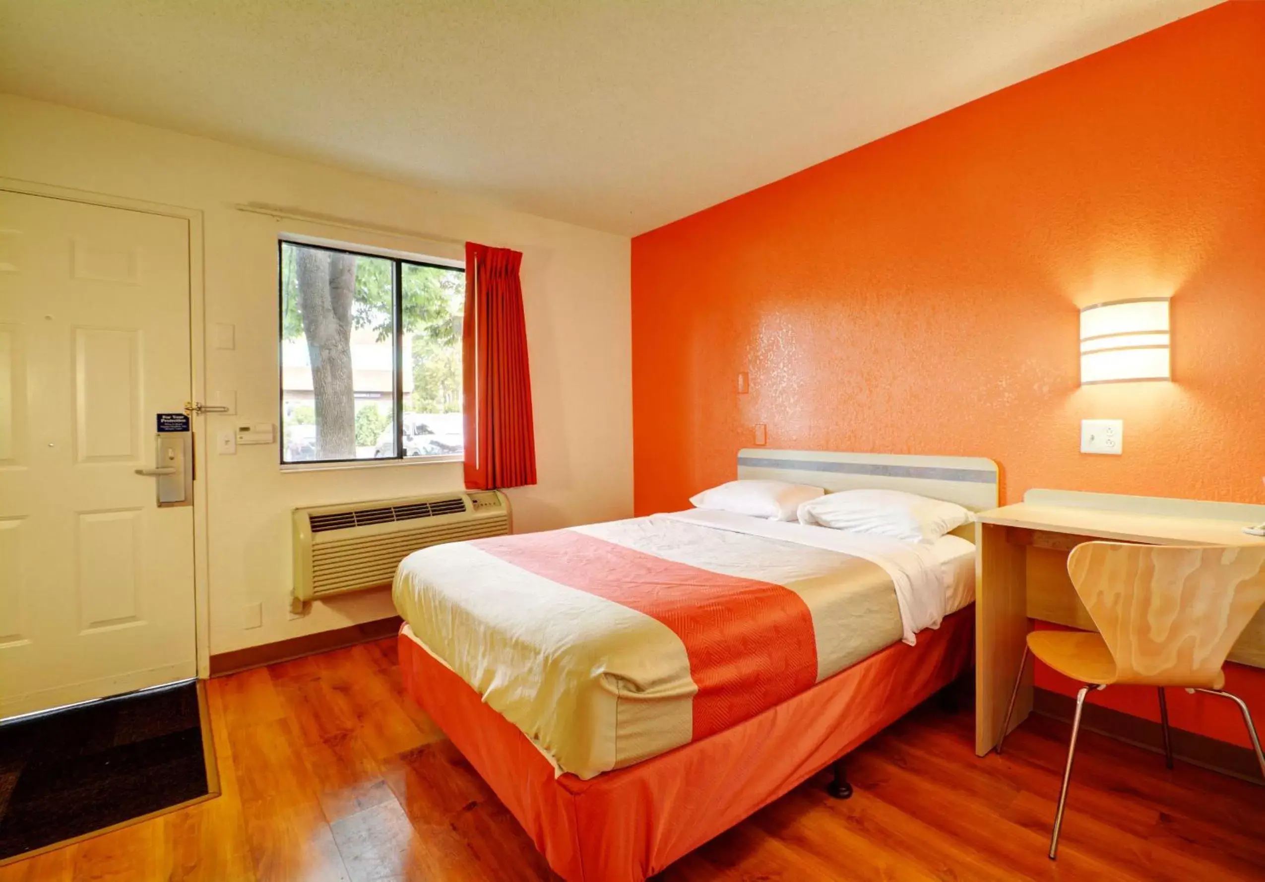 Deluxe Double Room - Smoking in Motel 6-Wethersfield, CT - Hartford Deluxe Double Room - Smoking in Motel 6-Wethersfield, CT - Hartford