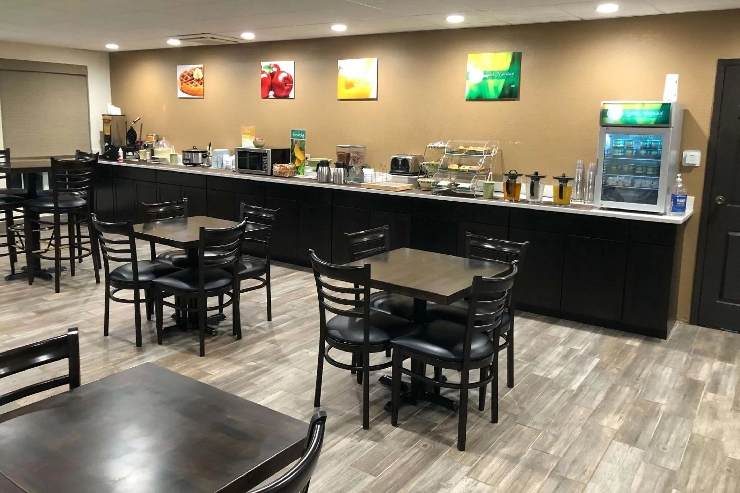 Breakfast in Quality Inn & Suites Paragould