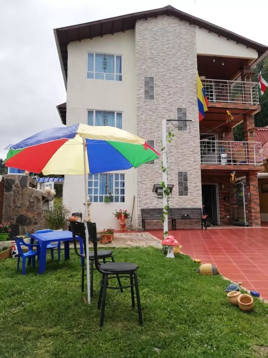 Portal de la Cascada - Mongui