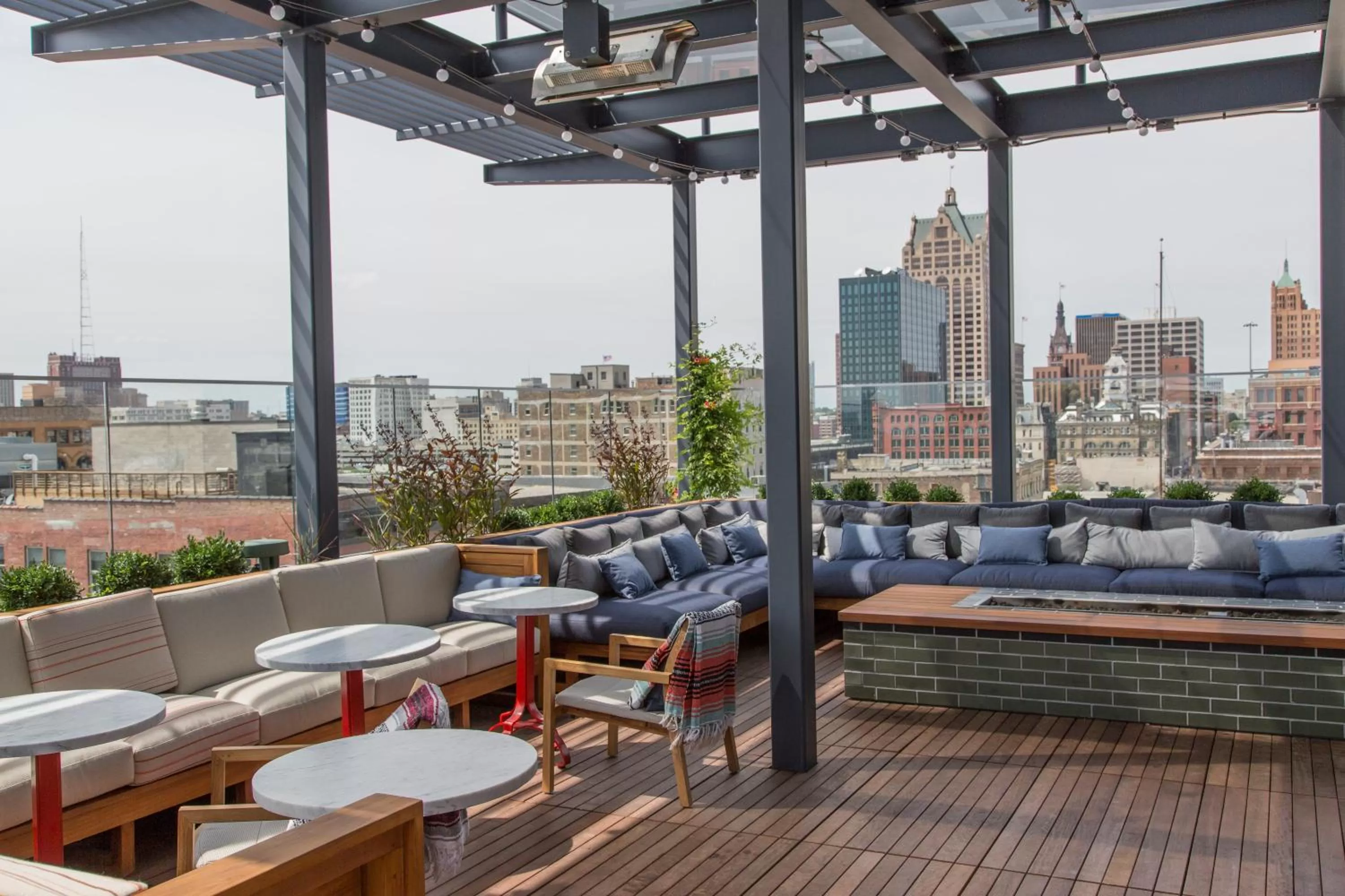 Restaurant/places to eat in Kimpton Journeyman Hotel by IHG