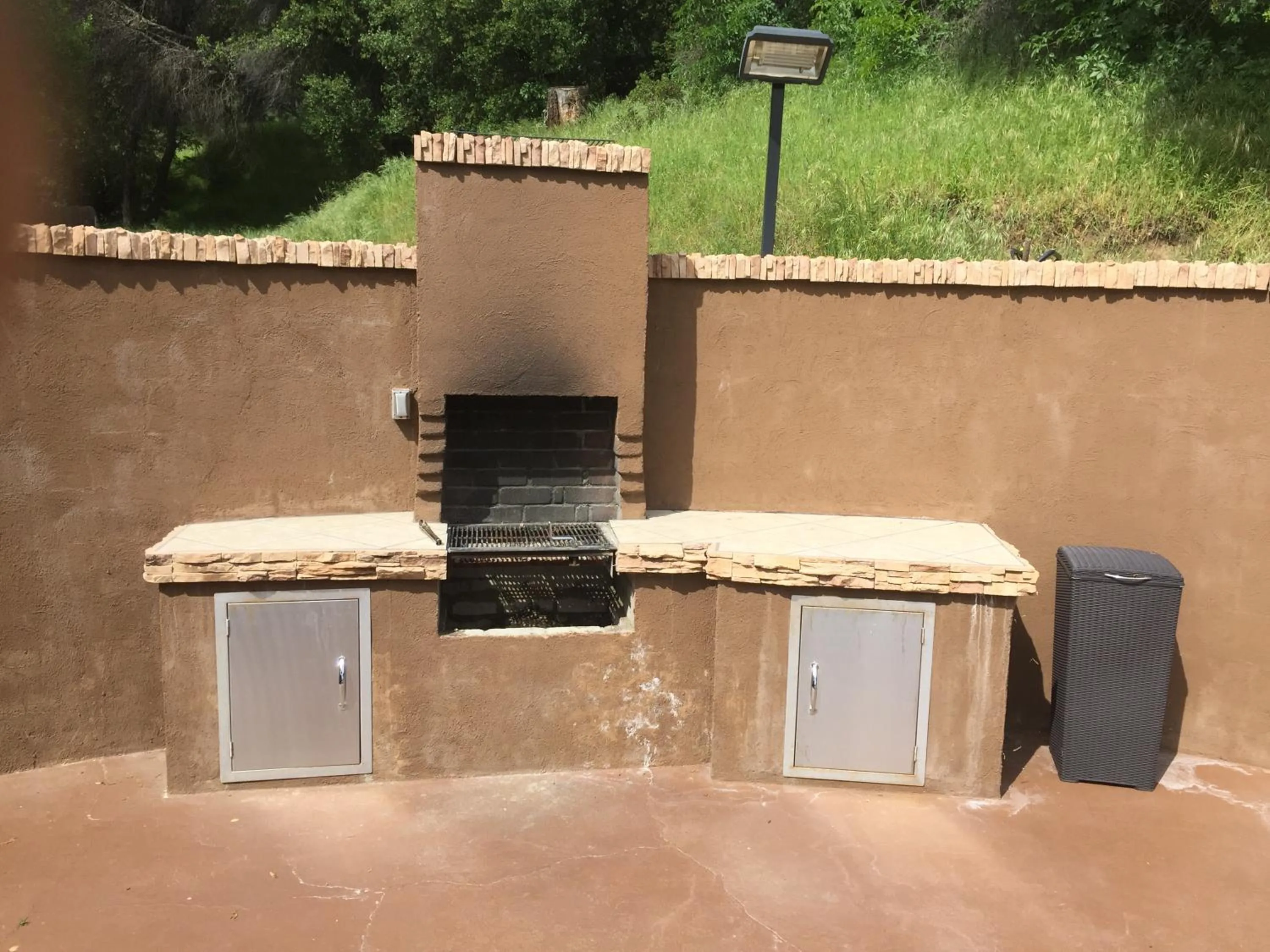 BBQ facilities in Mountain Trail Lodge and Vacation Rentals