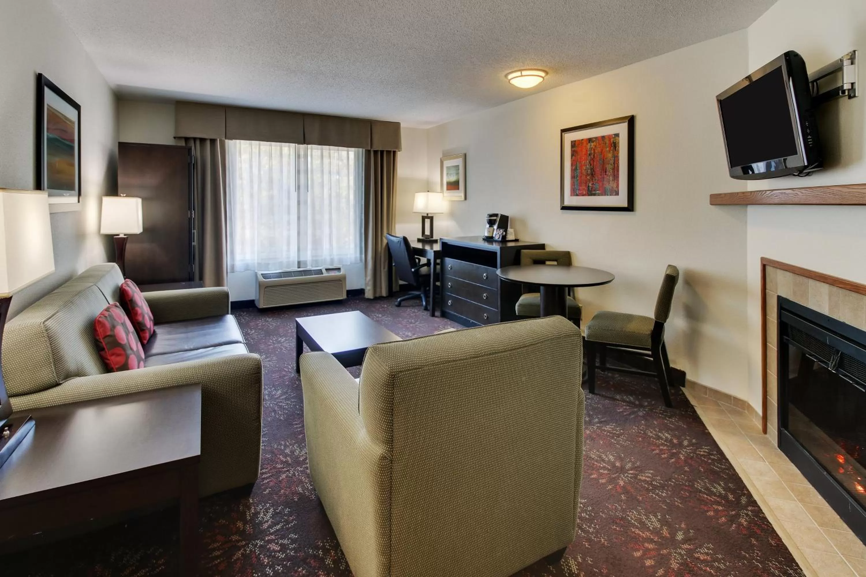 Photo of the whole room in Holiday Inn Express Hotel & Suites Lancaster-Lititz by IHG
