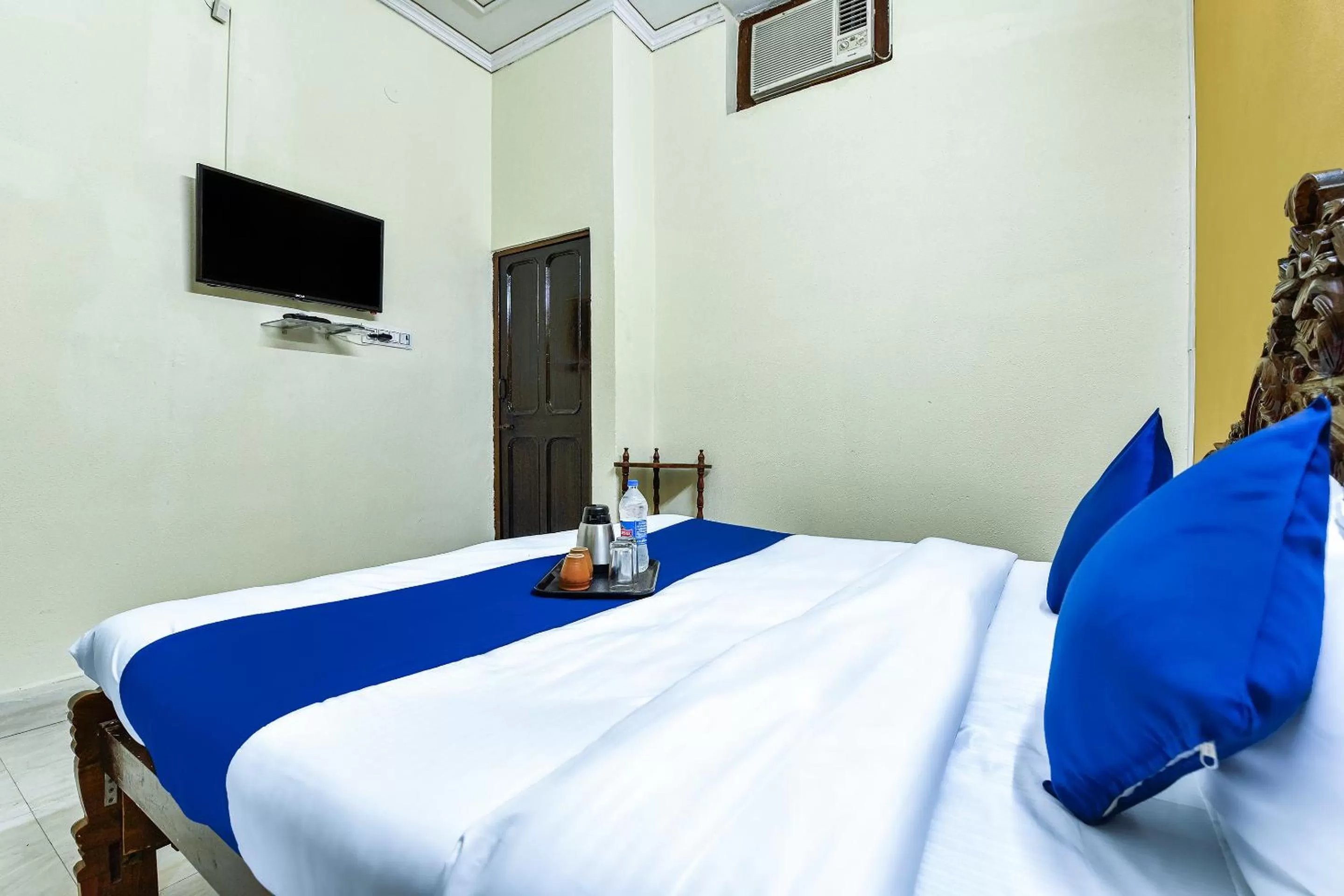 Bed in The Maurvi Inn