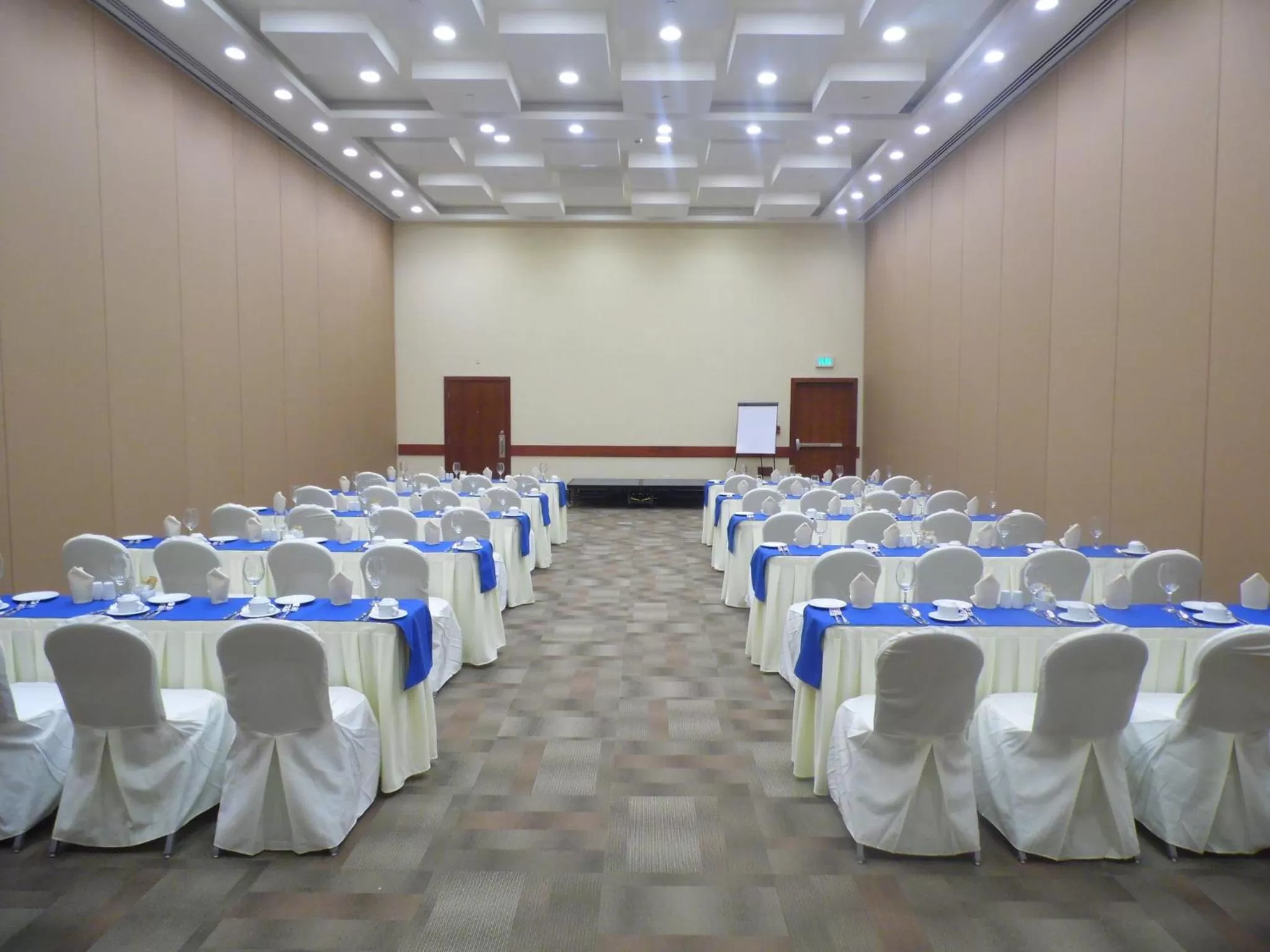 Meeting/conference room in Holiday Inn & Suites Plaza Mayor by IHG