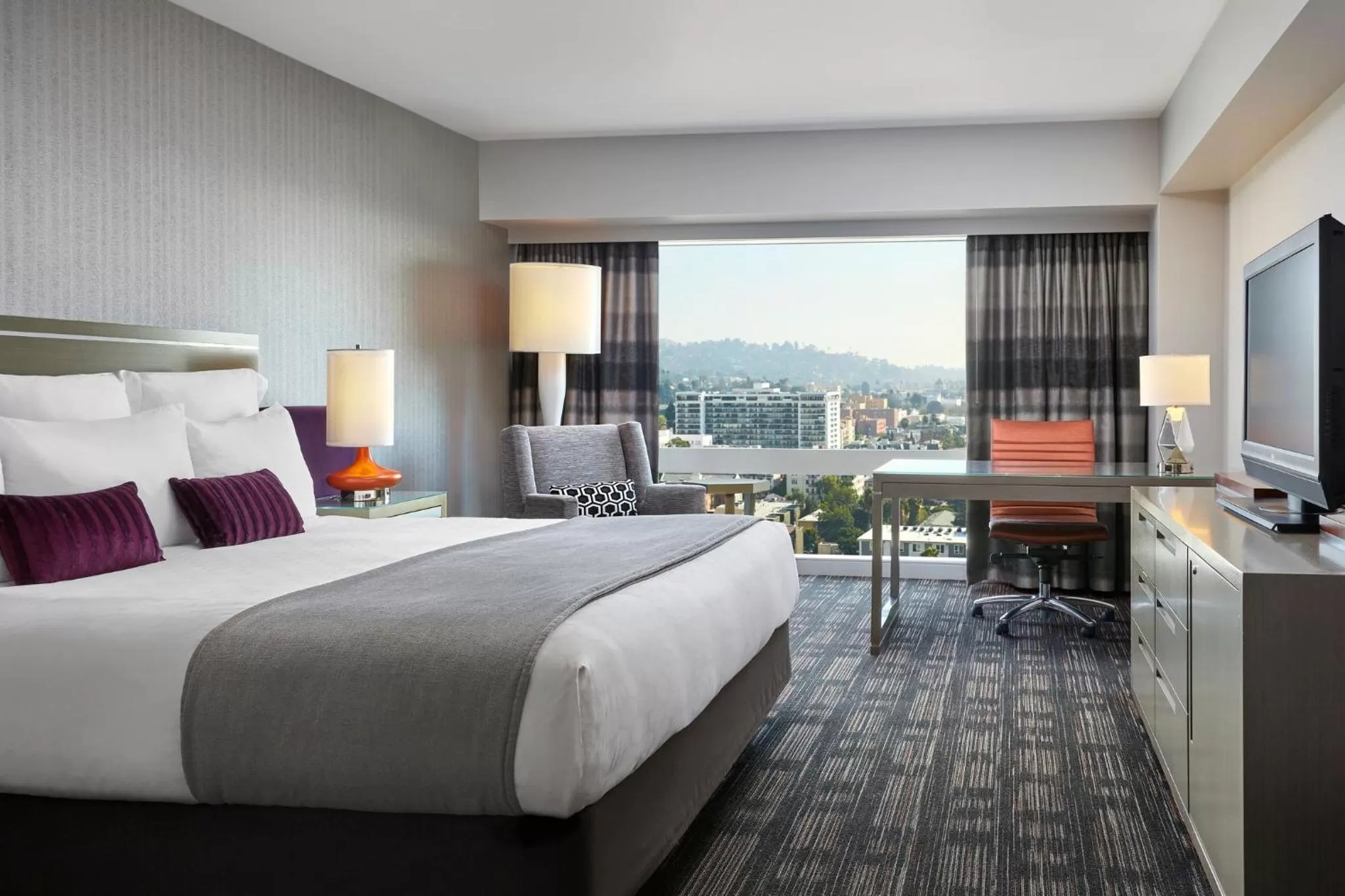 Photo of the whole room, Bed in Loews Hollywood Hotel