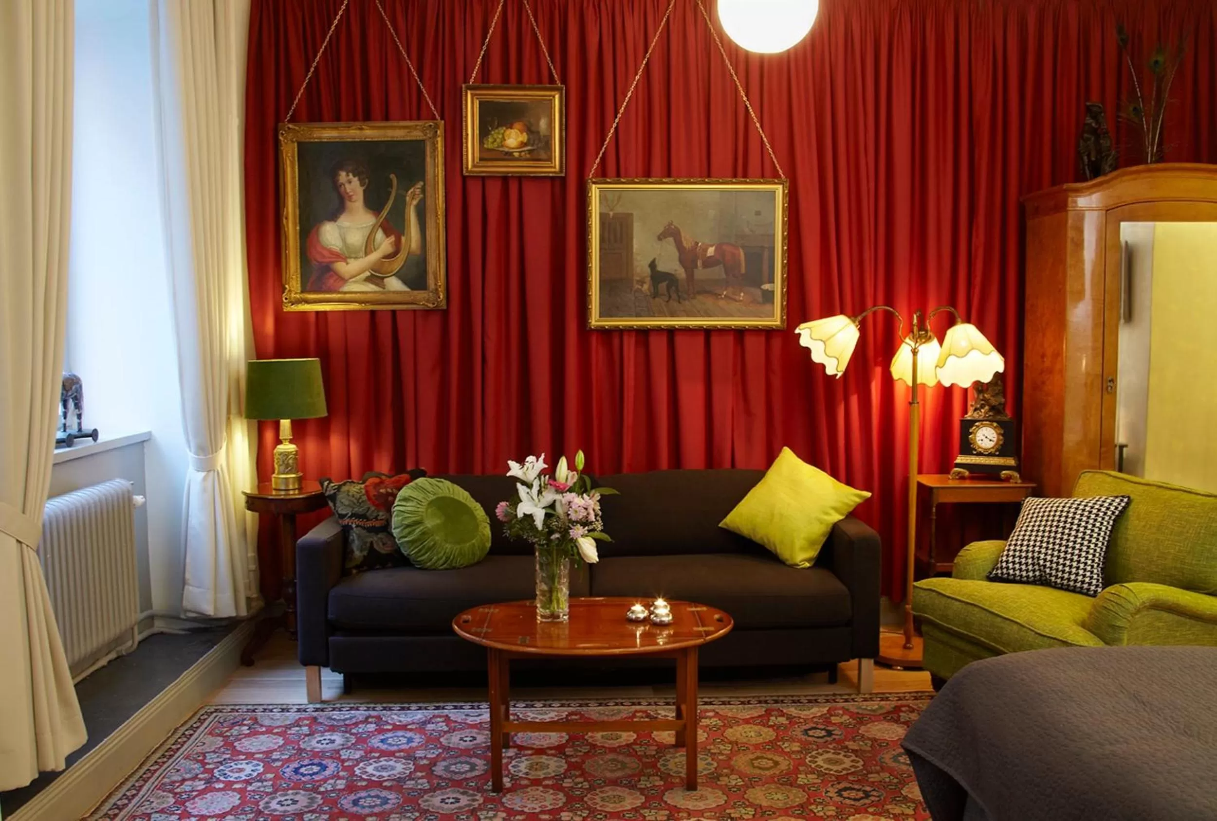 Living room in Lady Hamilton Apartments