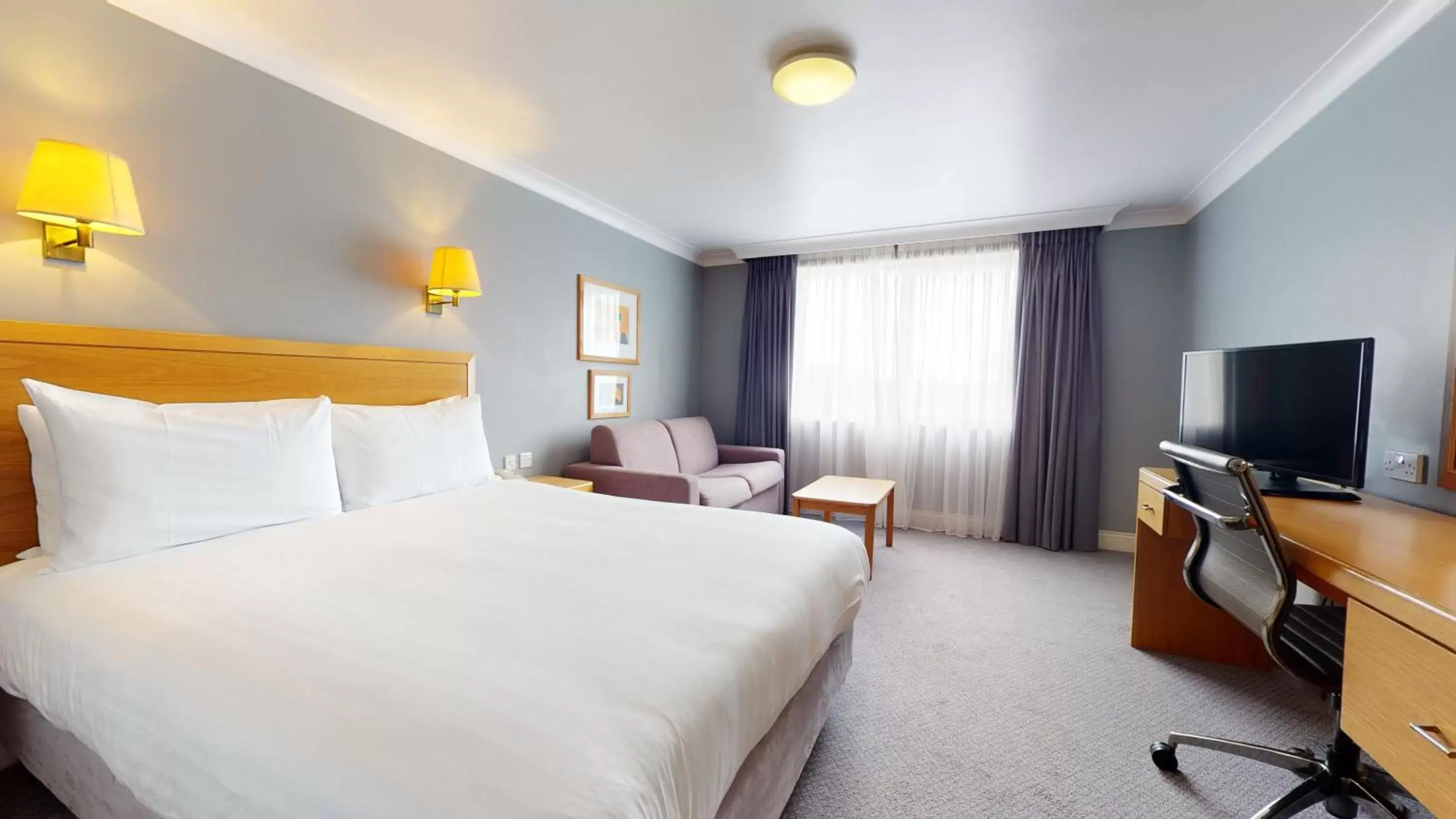 Premium Double Room - single occupancy in Holiday Inn Basildon by IHG Premium Double Room - single occupancy in Holiday Inn Basildon by IHG