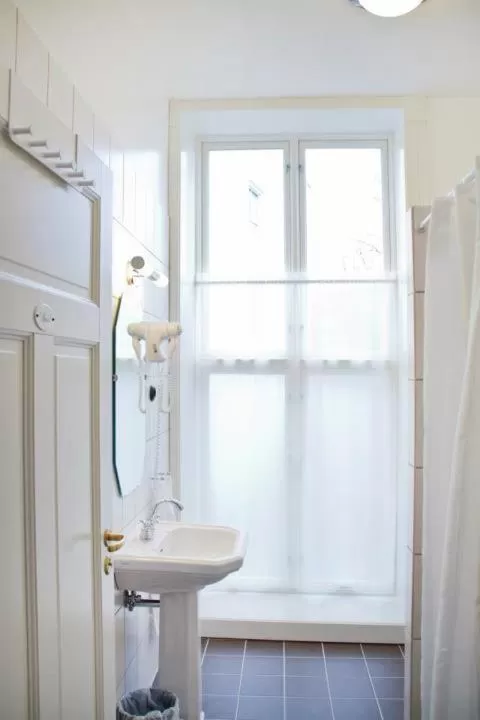 Bathroom in Hotel Kong Carl - Unike Hoteller