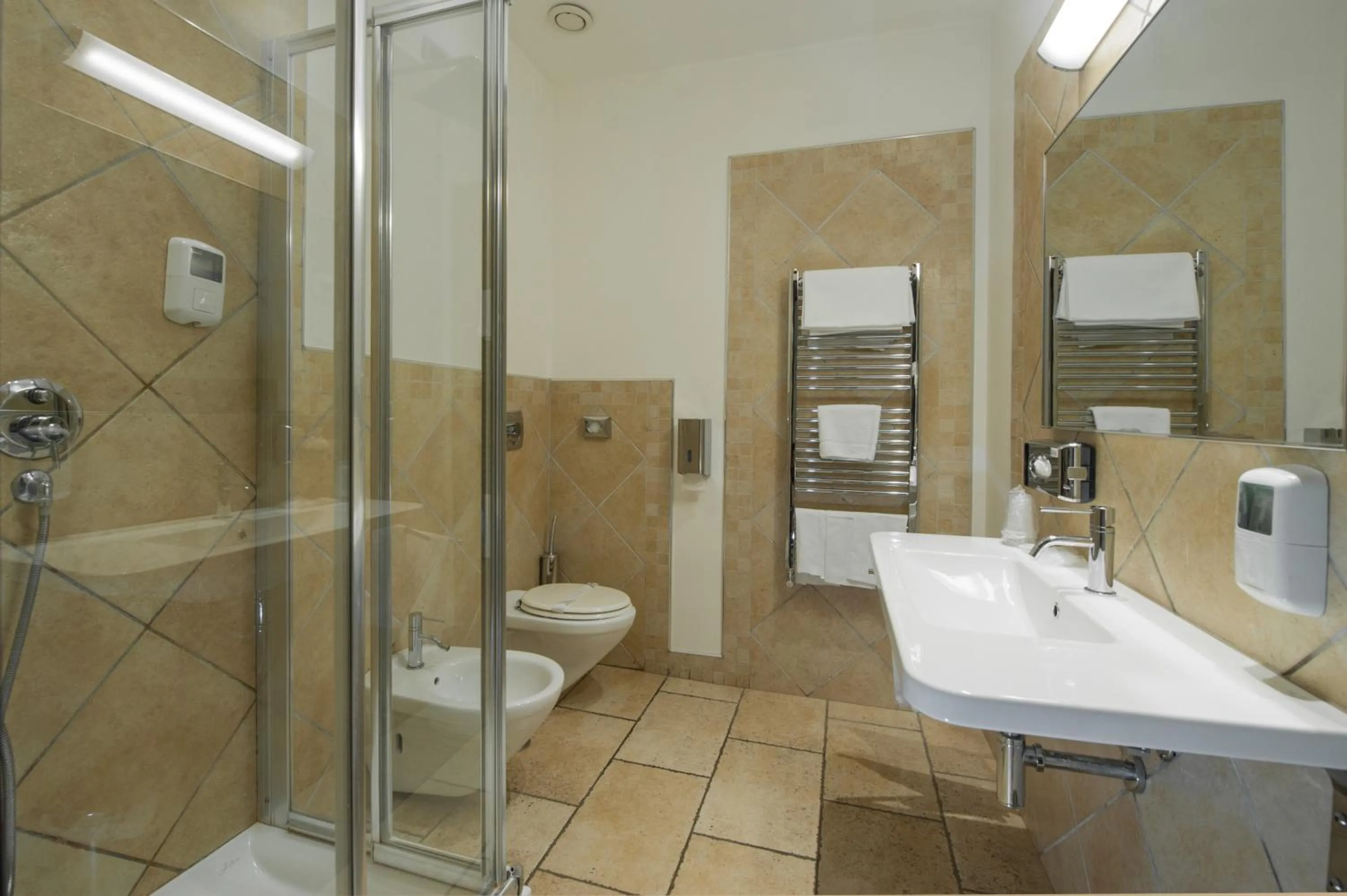 Shower in Hotel Testani Frosinone