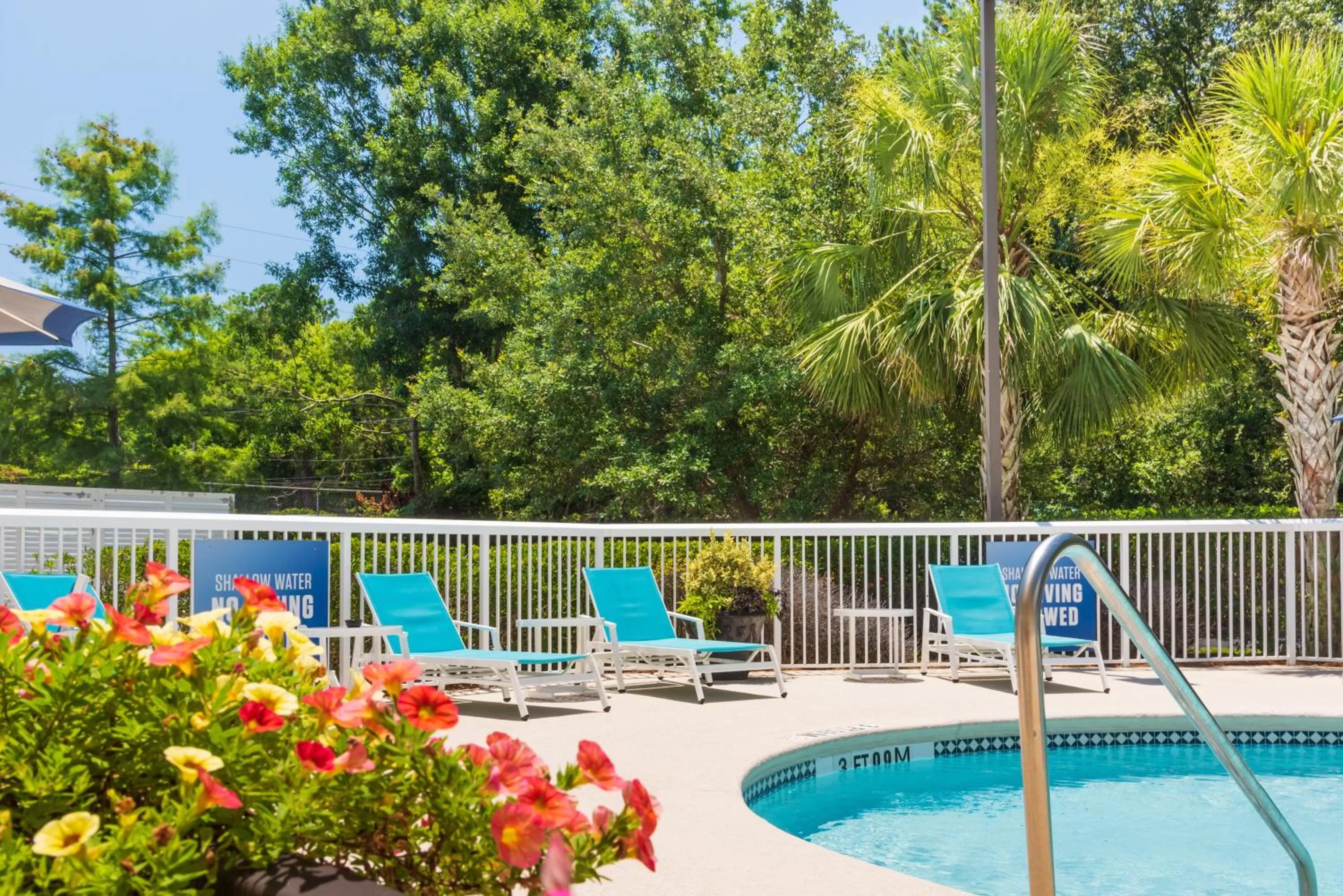 Swimming pool in Holiday Inn Express Charleston US Highway 17 & I-526 by IHG