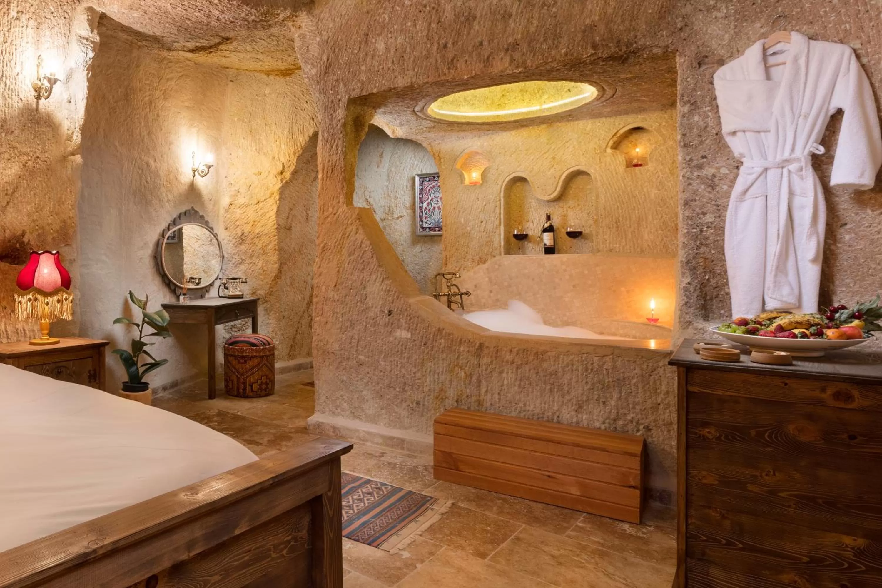 Hot Tub in Kayata Cave Suites Special Class